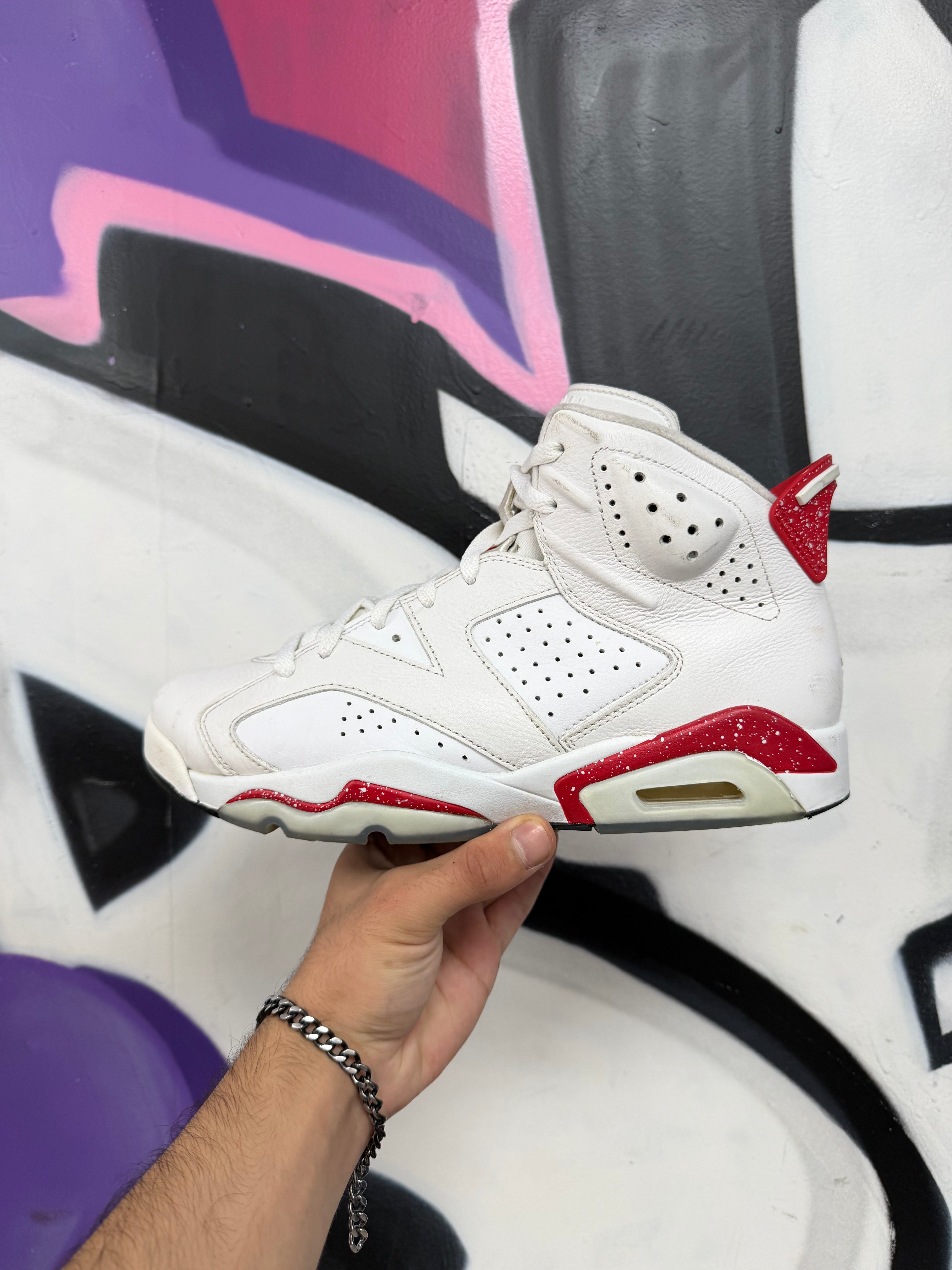 Jordan 6 Red Oreo Sneakers