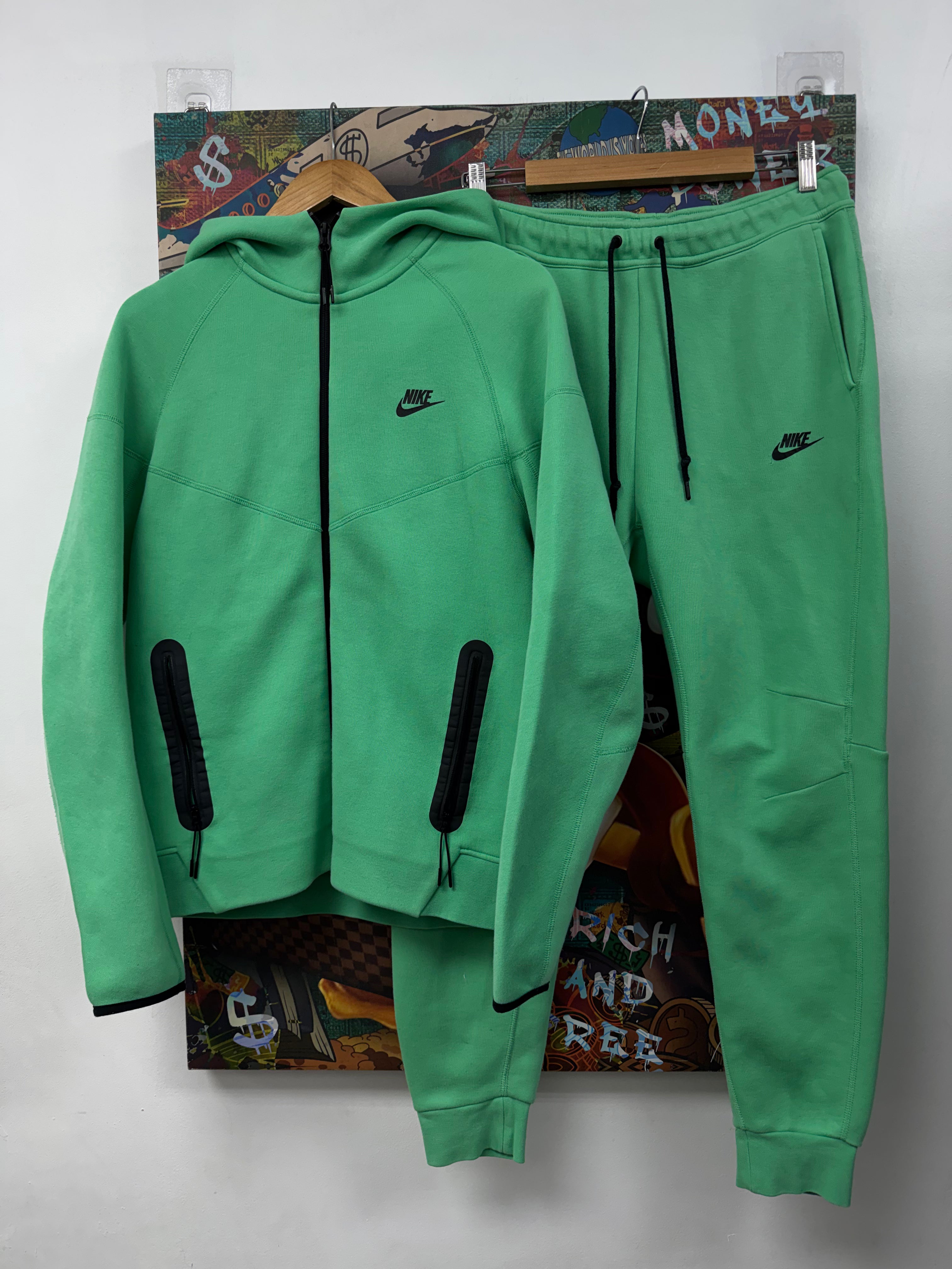 Nike Tech Set Melon Sweatsuit