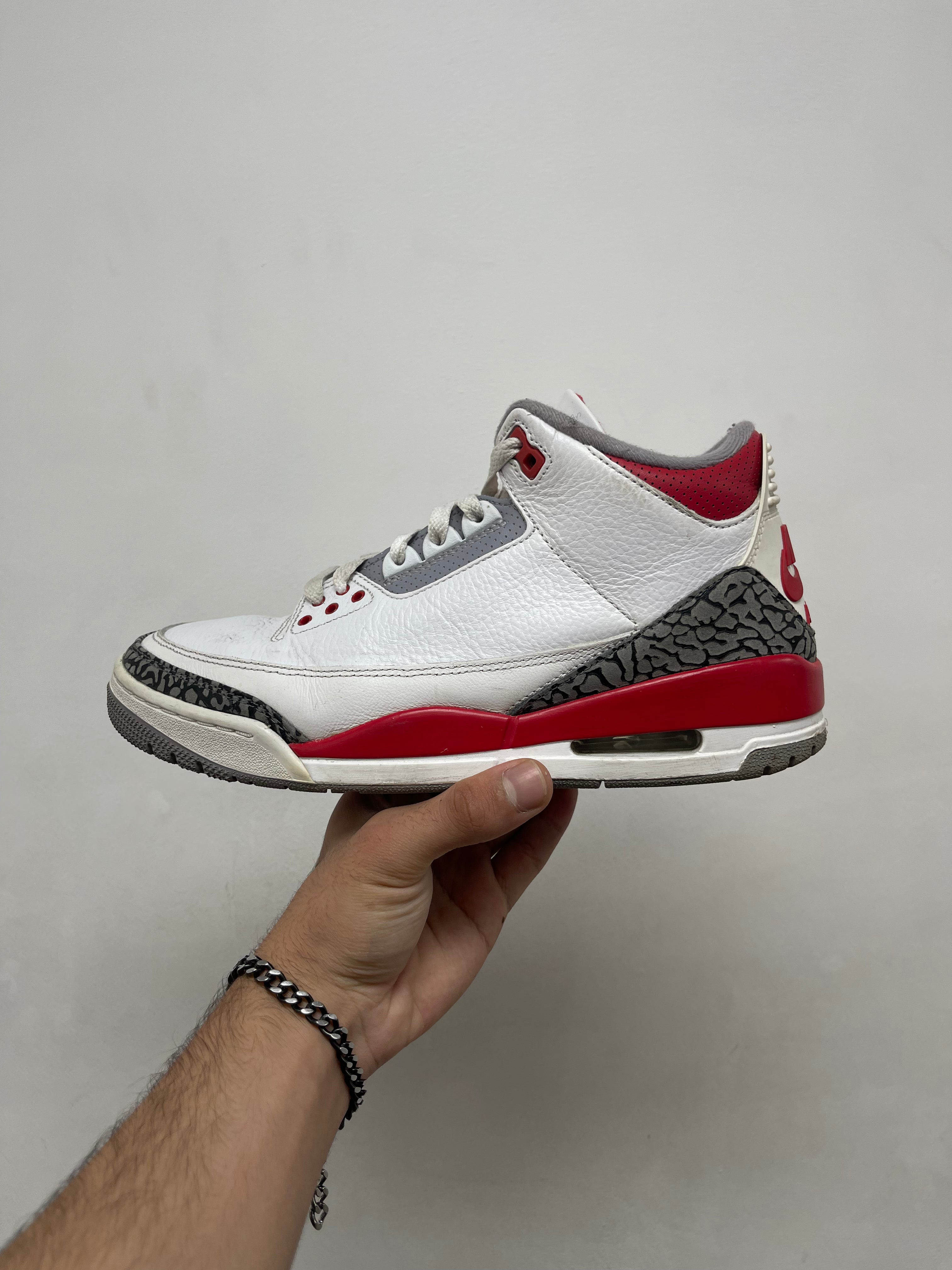 Jordan 3 Fire Red Sneakers