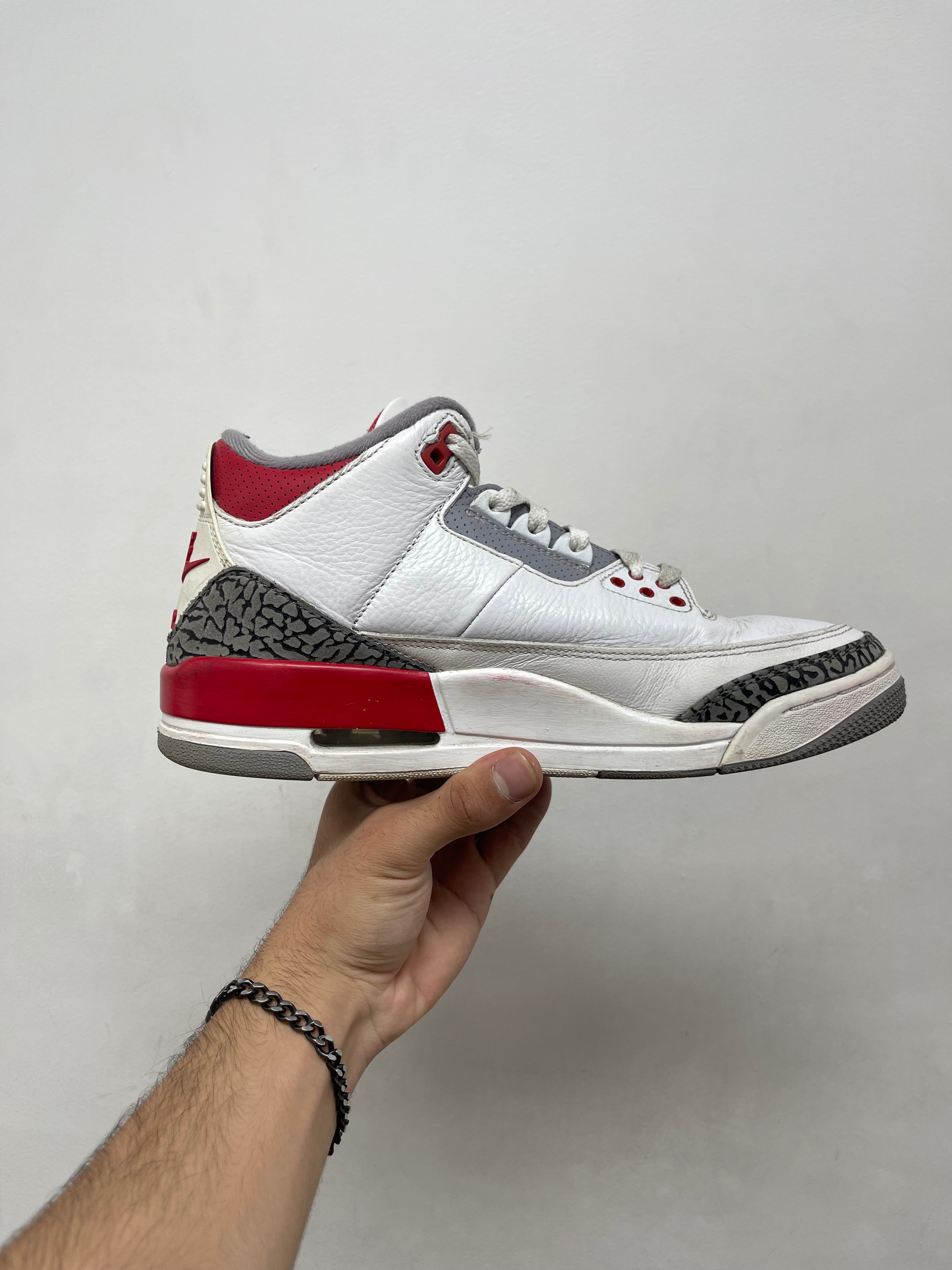 Jordan 3 Fire Red Sneakers
