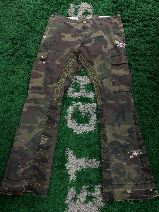 Gallery Dept Flare Cargos Camo Paint Splatter Used 36 N/A