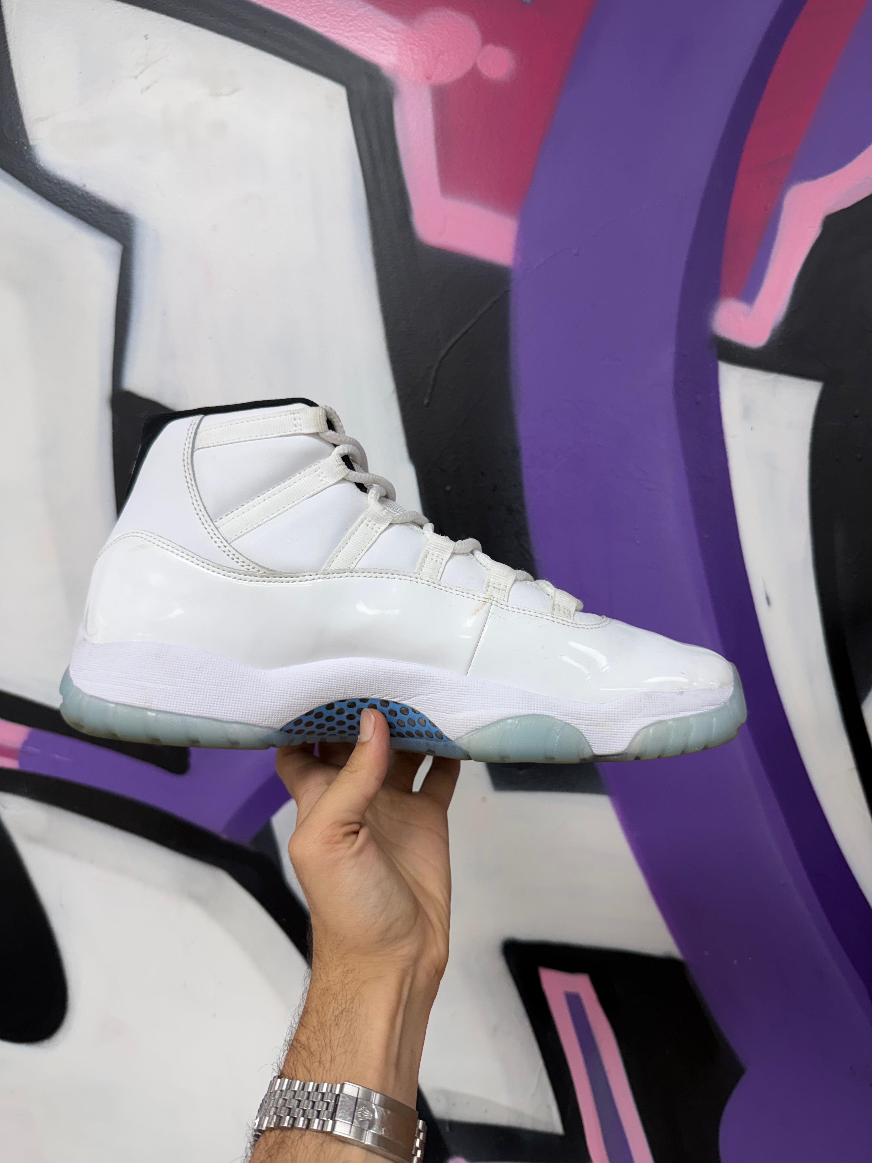 Jordan 11 Legend Blue Sneakers