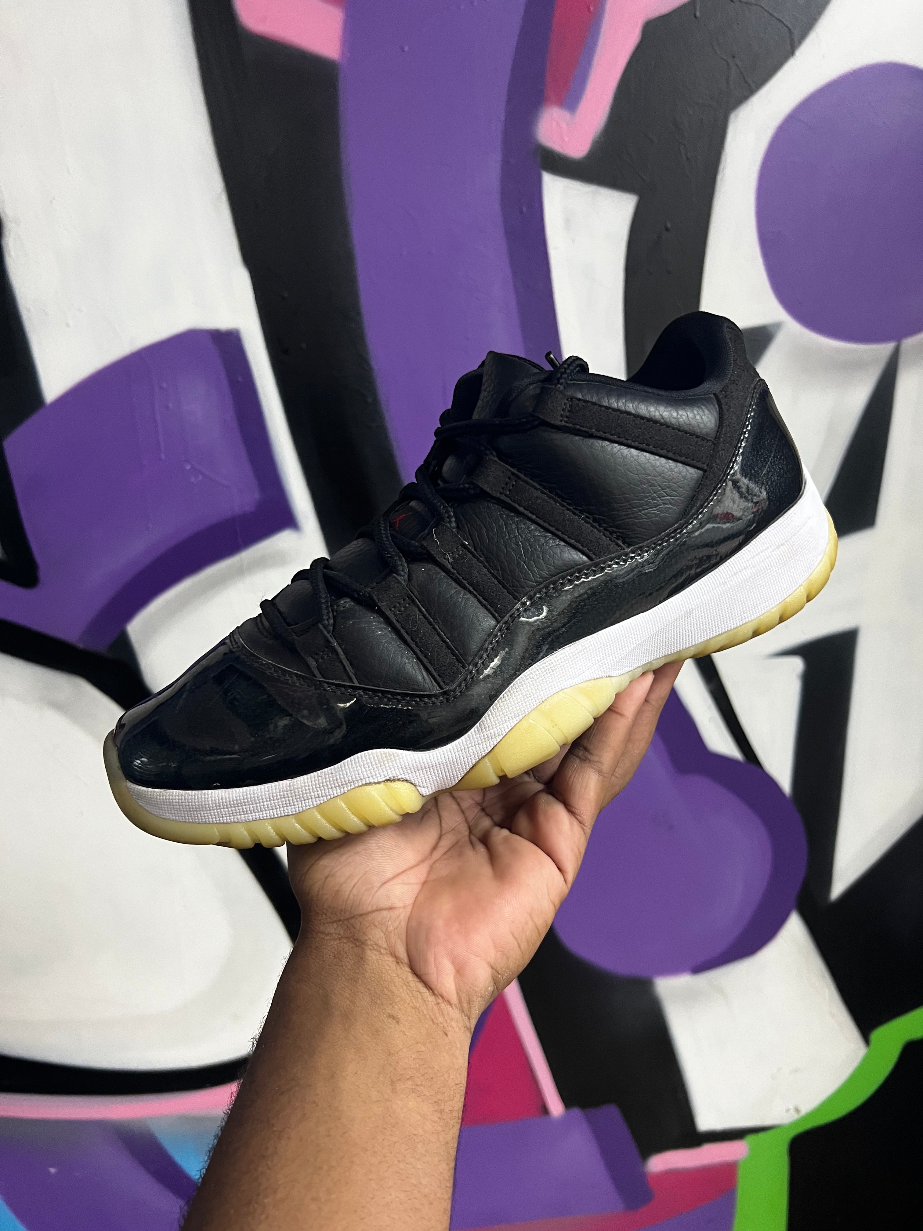 Jordan 11 Low 72-10 Sneakers