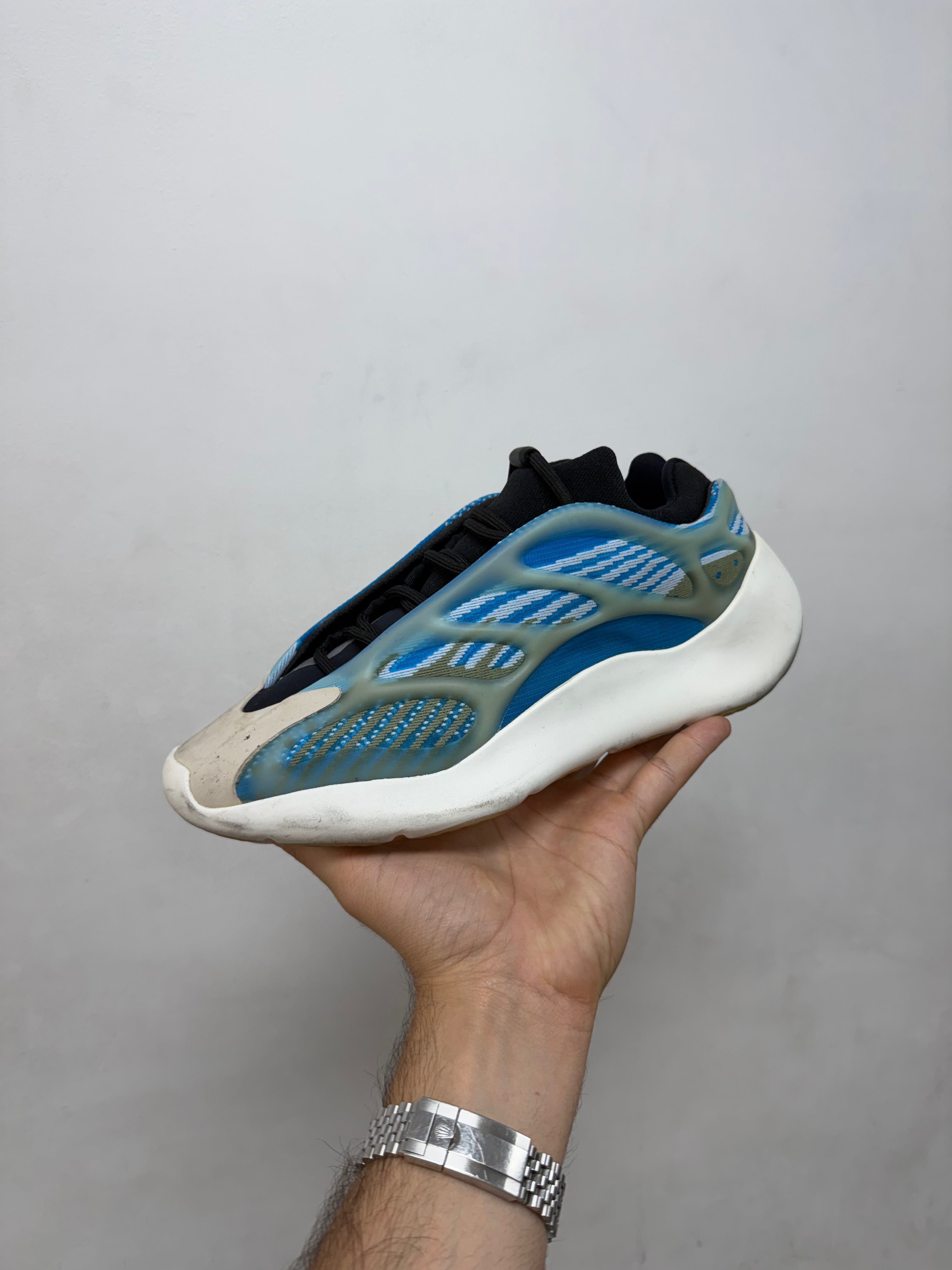 YZY 700 V3 Arzareal Sneakers