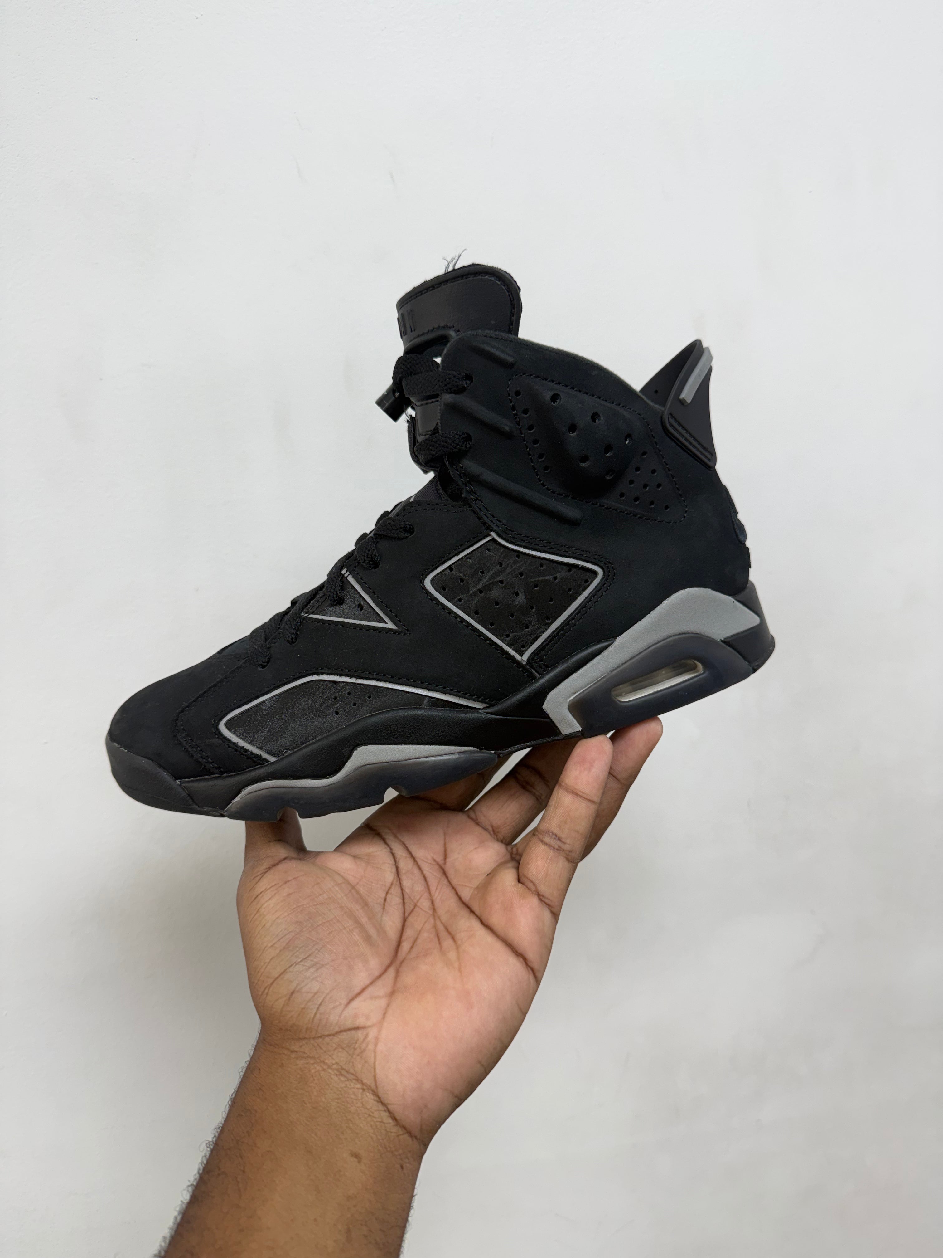 Jordan 6 Cap n Gown Sneakers