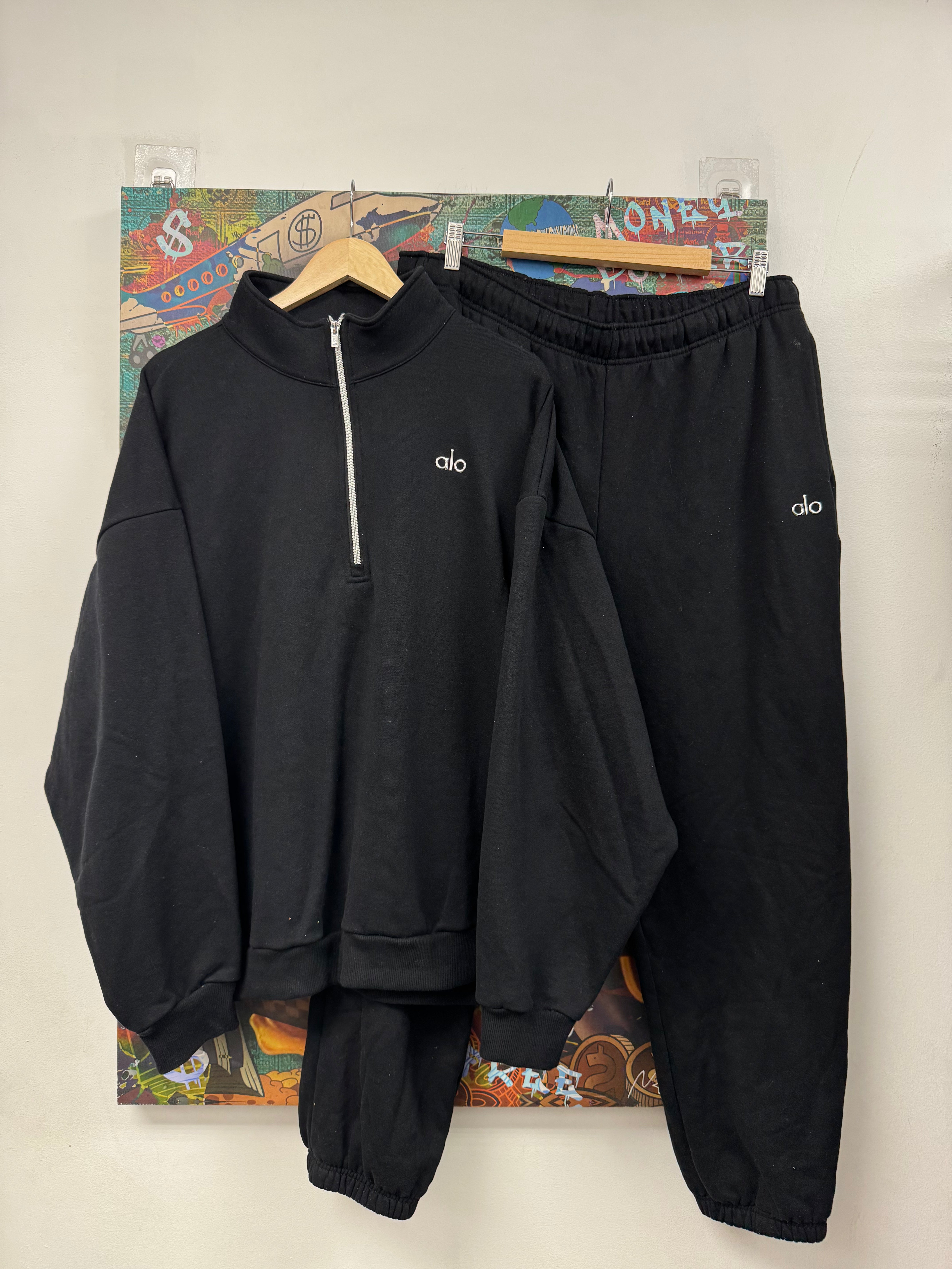 ALO Black Accolade Quarter Zip Sweatsuit