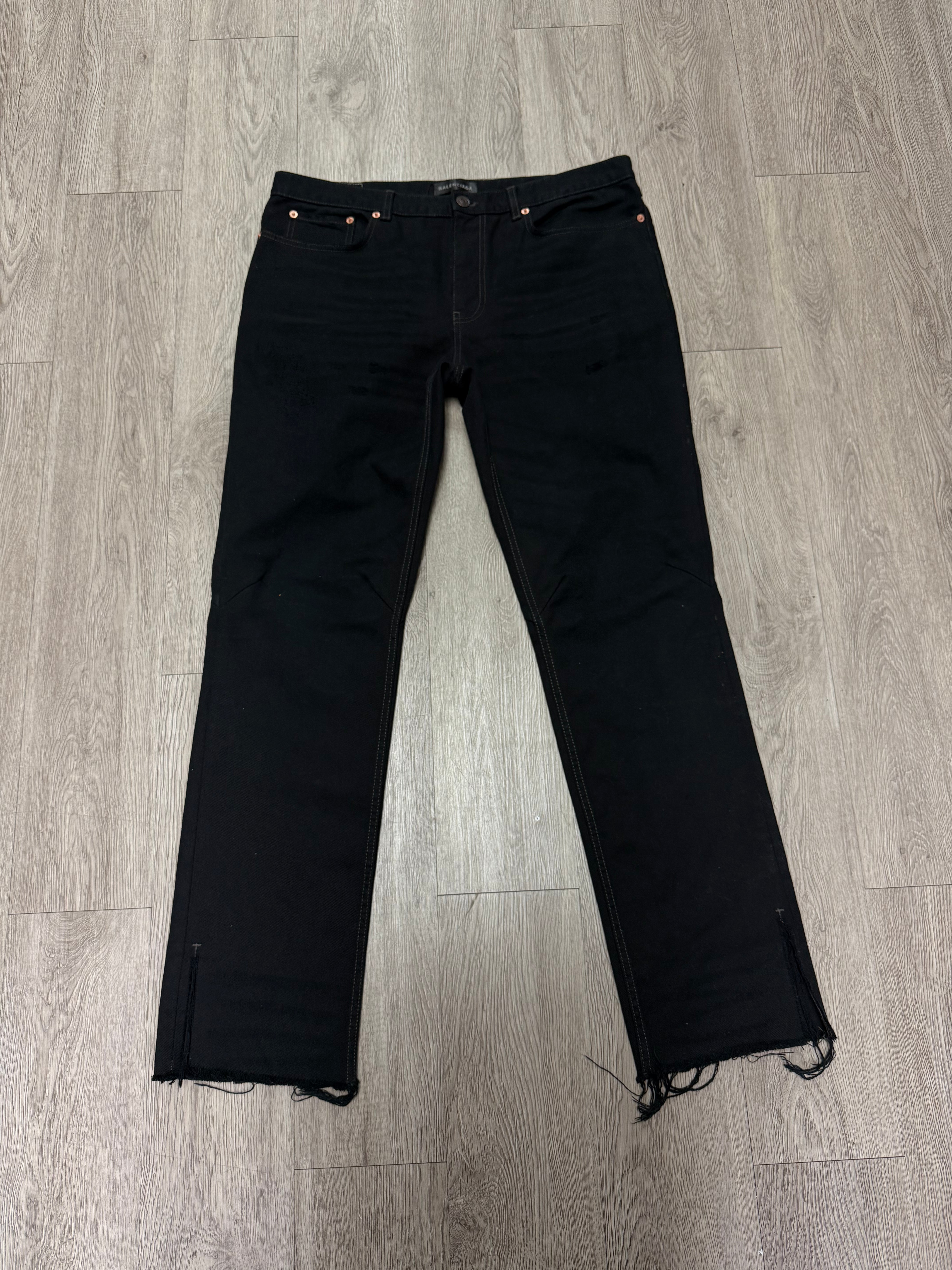 Balenciaga Black Plain Ankle Cut Jeans