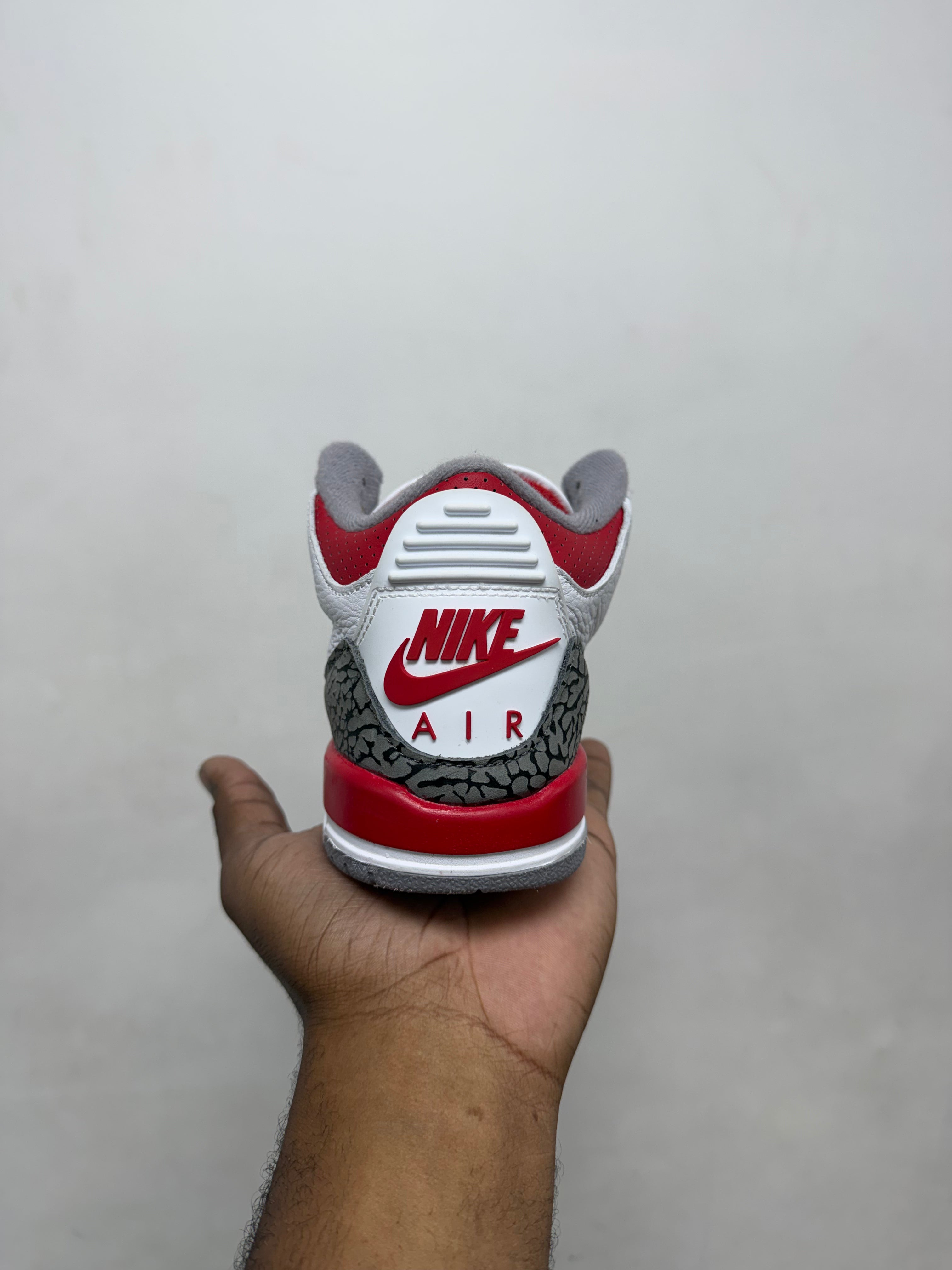 Jordan 3 Fire Red Sneakers