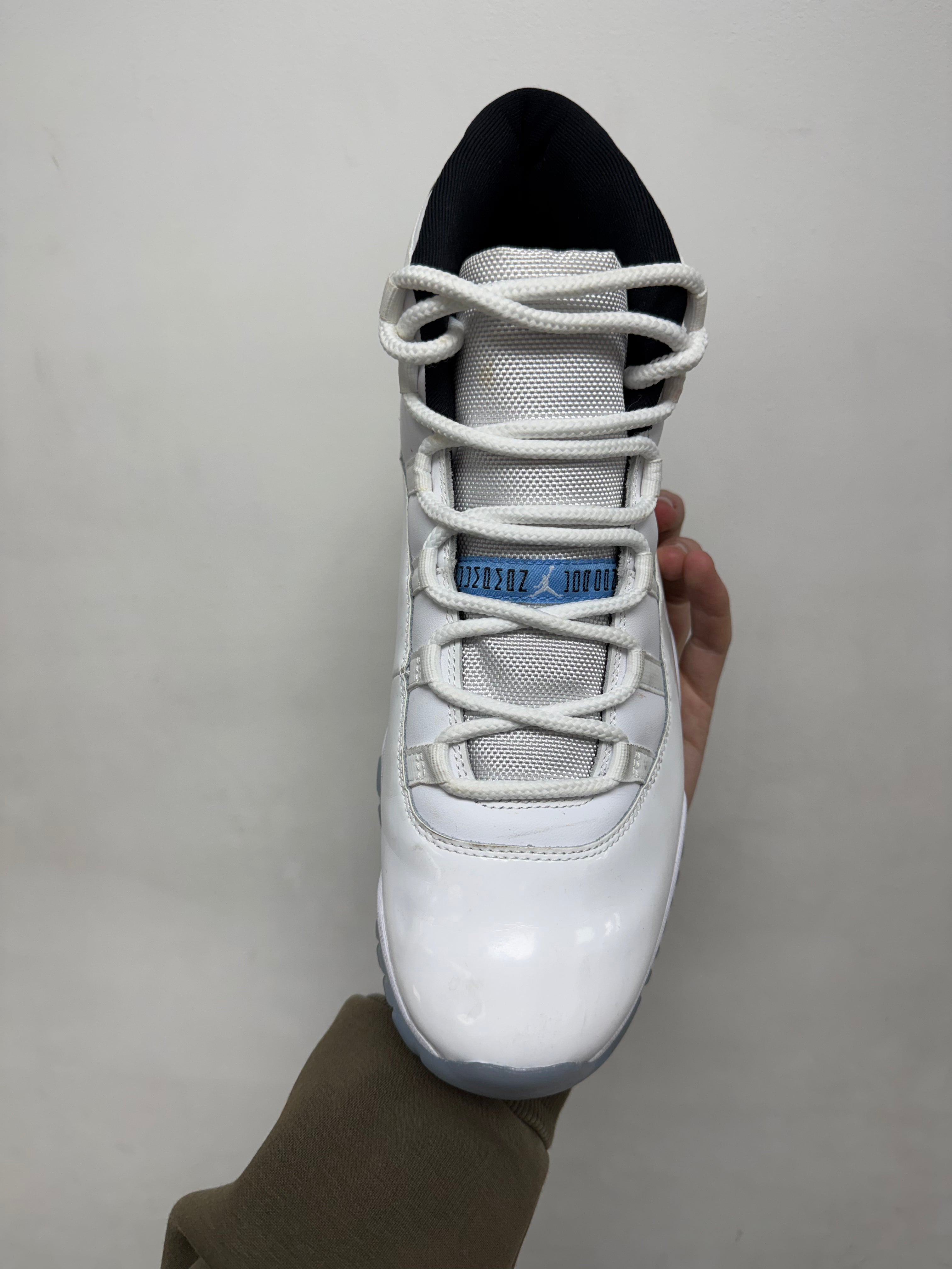 Jordan 11 Legend Blue Sneakers