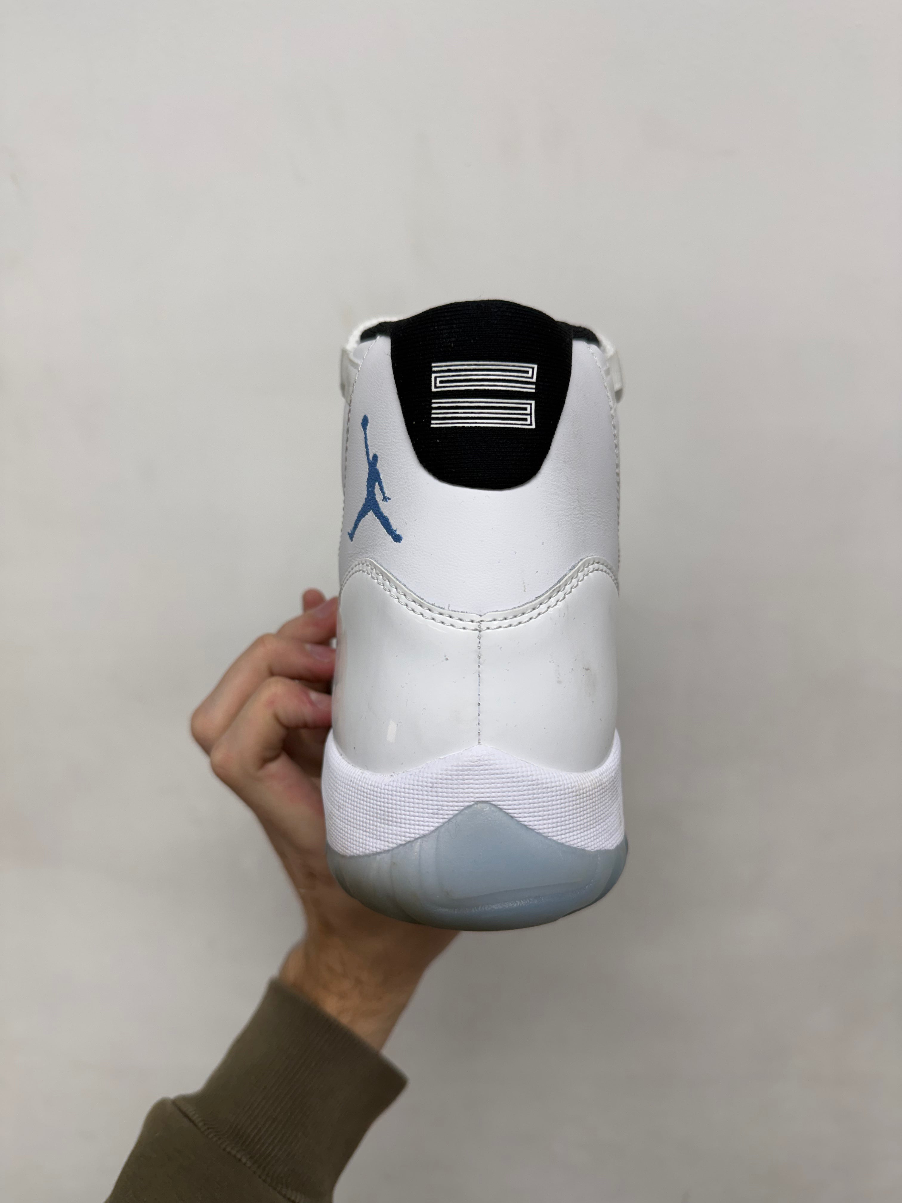 Jordan 11 Legend Blue Sneakers