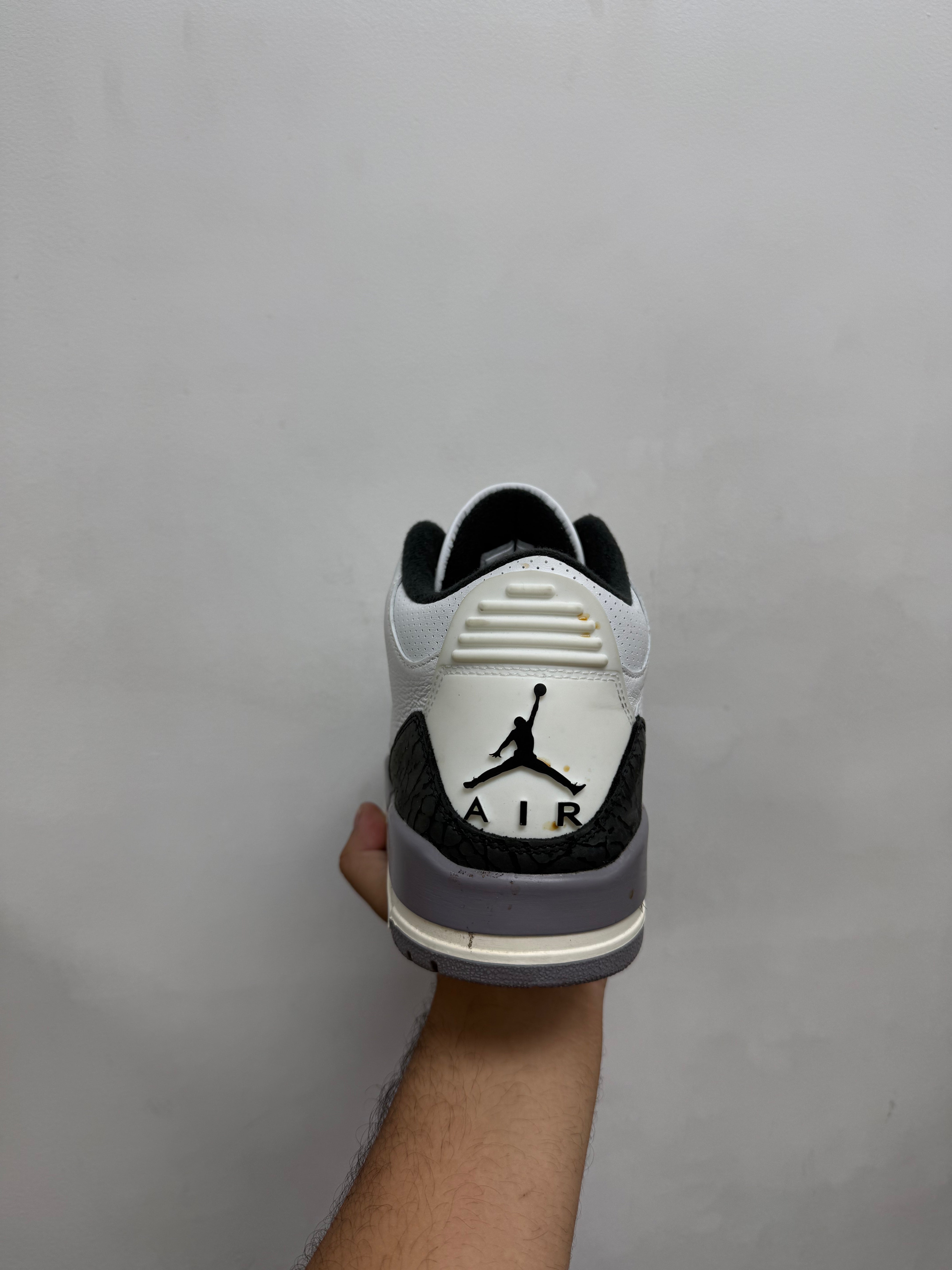 Jordan 3 Cement Grey Sneakers