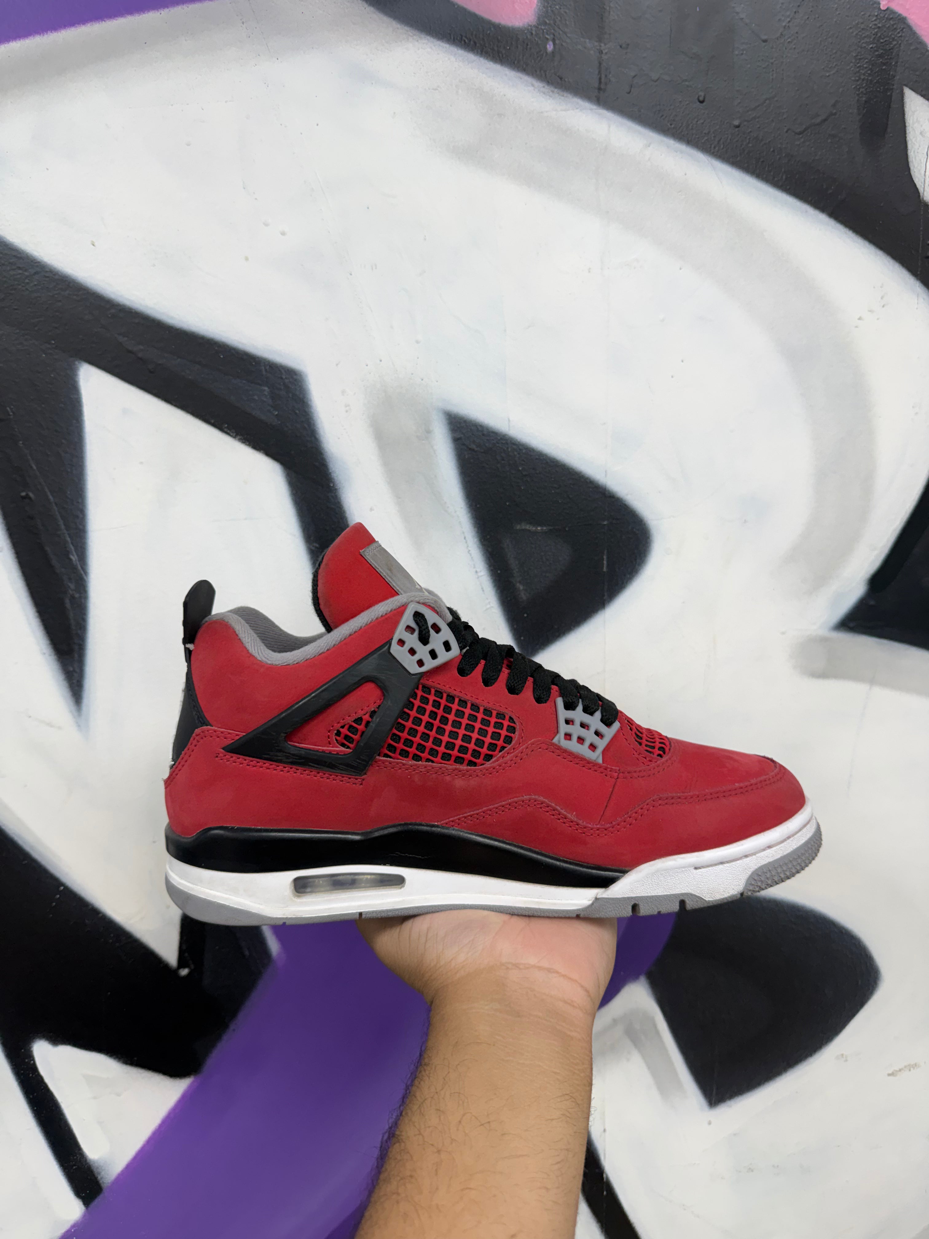 Jordan 4 Toro Sneakers