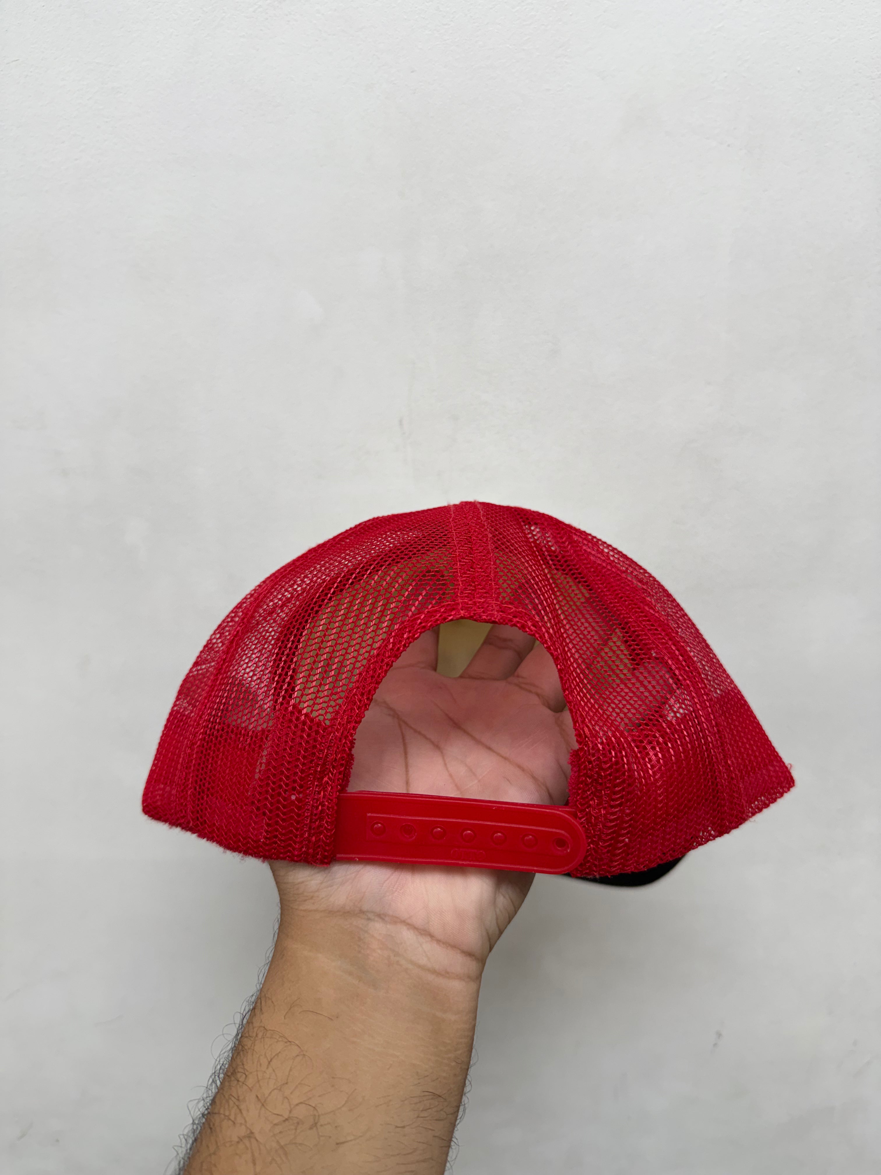 Kapital Black White Red Hat