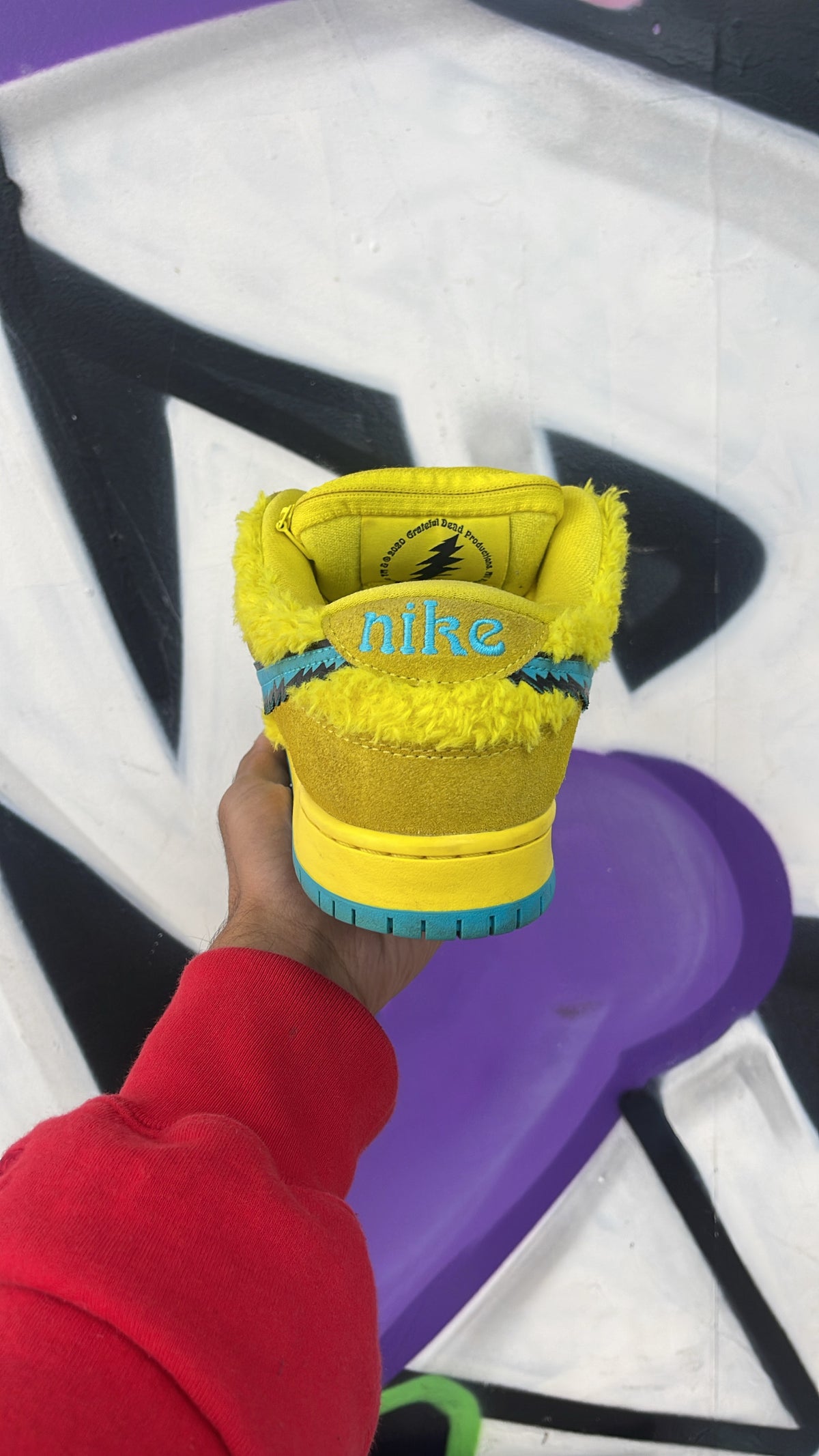 Nike SB Dunk Low Yellow Grateful Sneakers