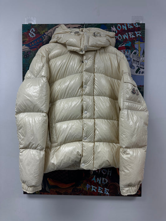 Moncler Puffer Jacket White Used 5 (Large) N/A