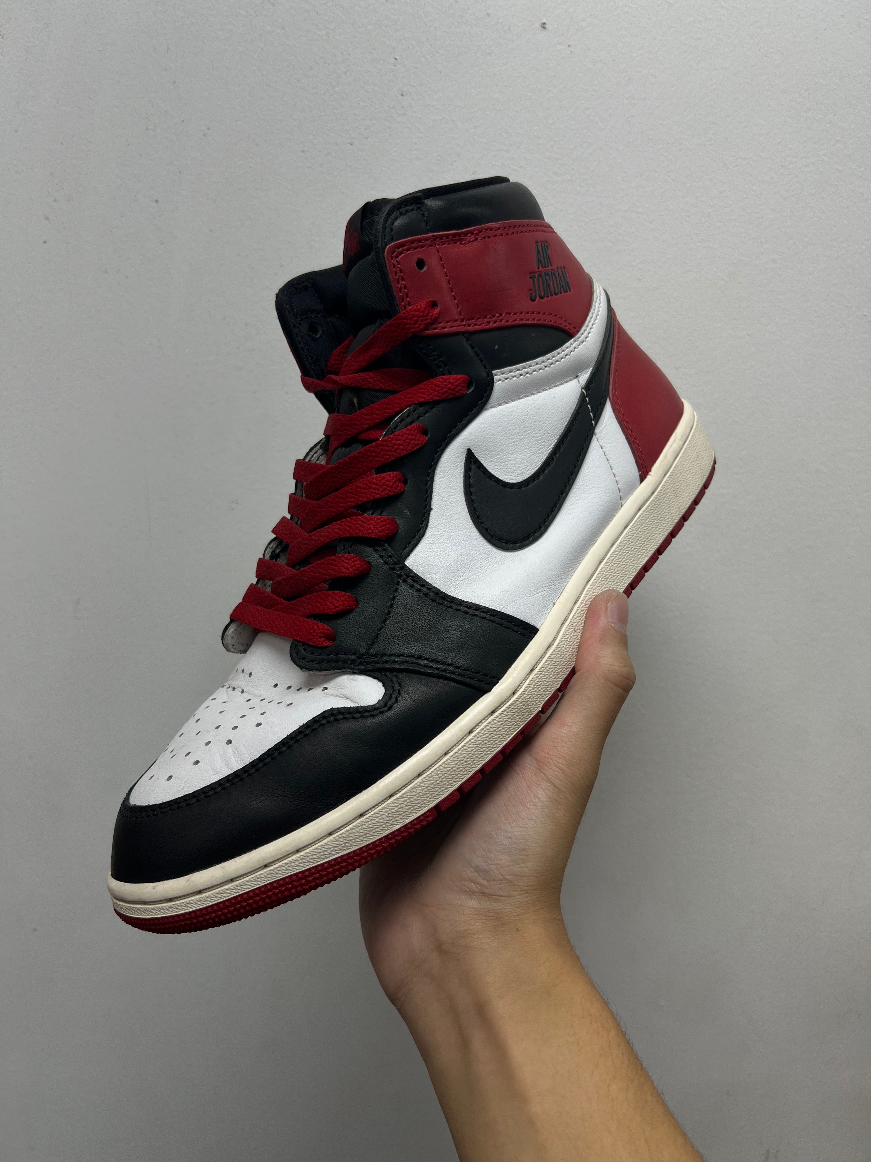 Jordan 1 Black Toe Sneakers