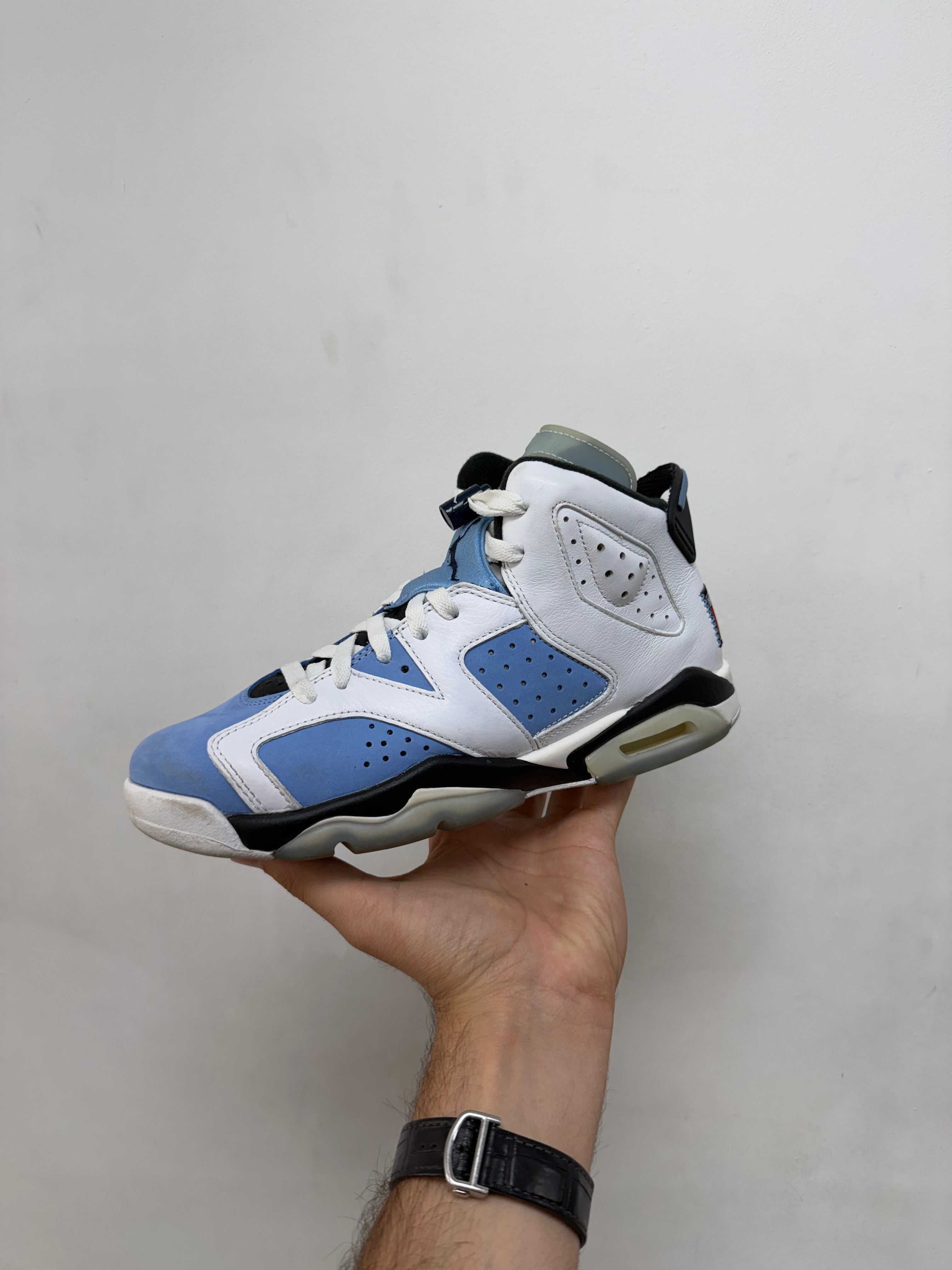 Jordan 6 UNC Sneakers