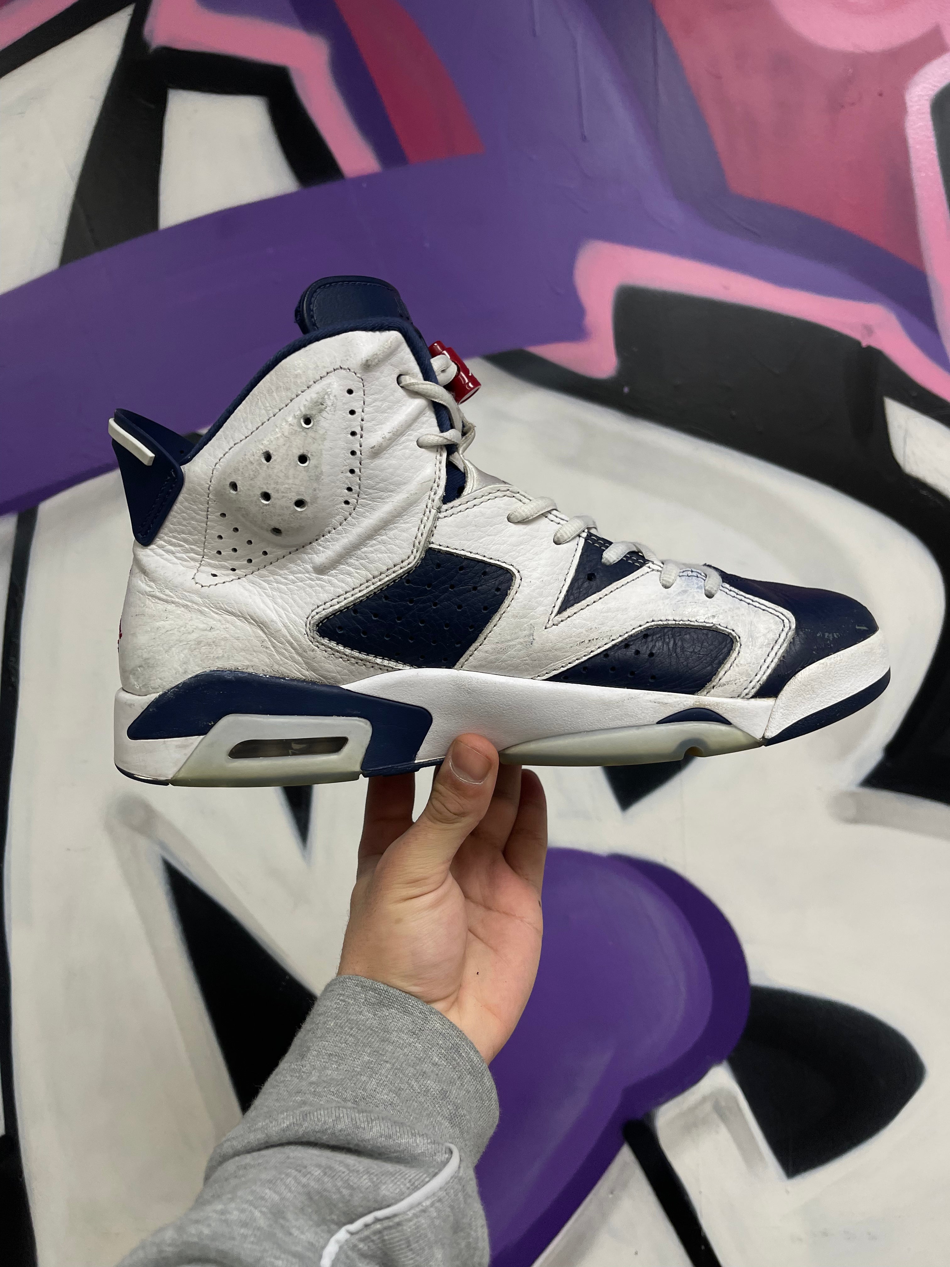 Nike Jordan 6 Midnight Navy Sneakers