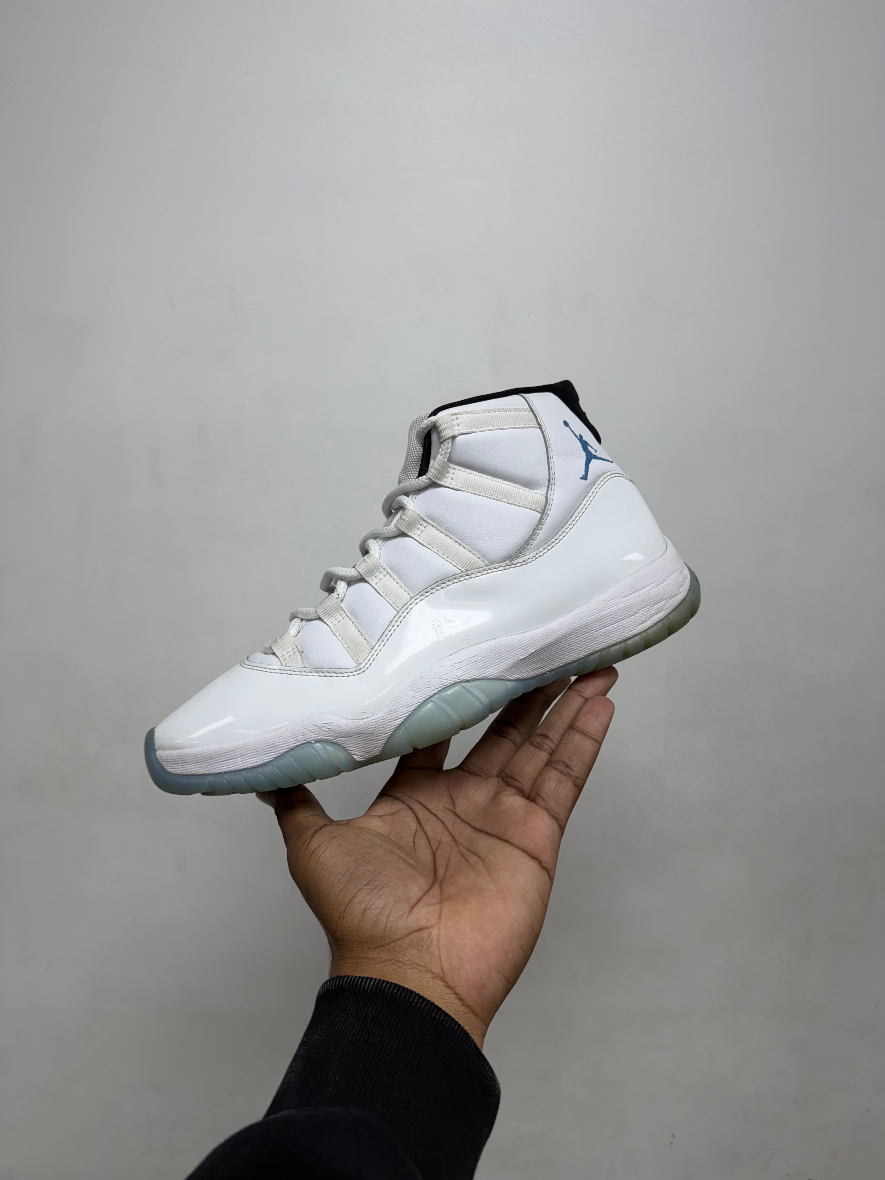 Jordan 11 Legend Blue Sneakers