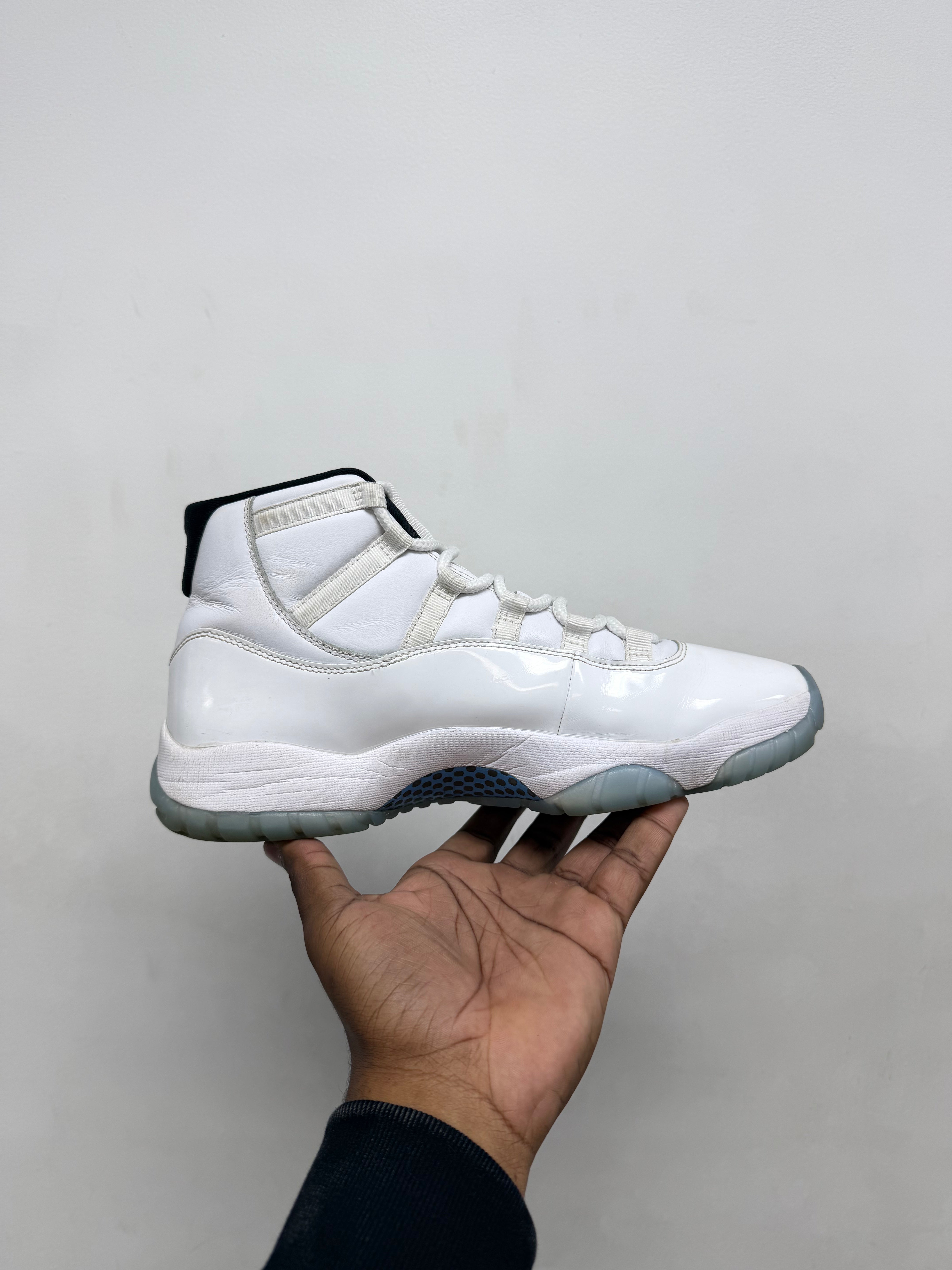 Jordan 11 Legend Blue Sneakers