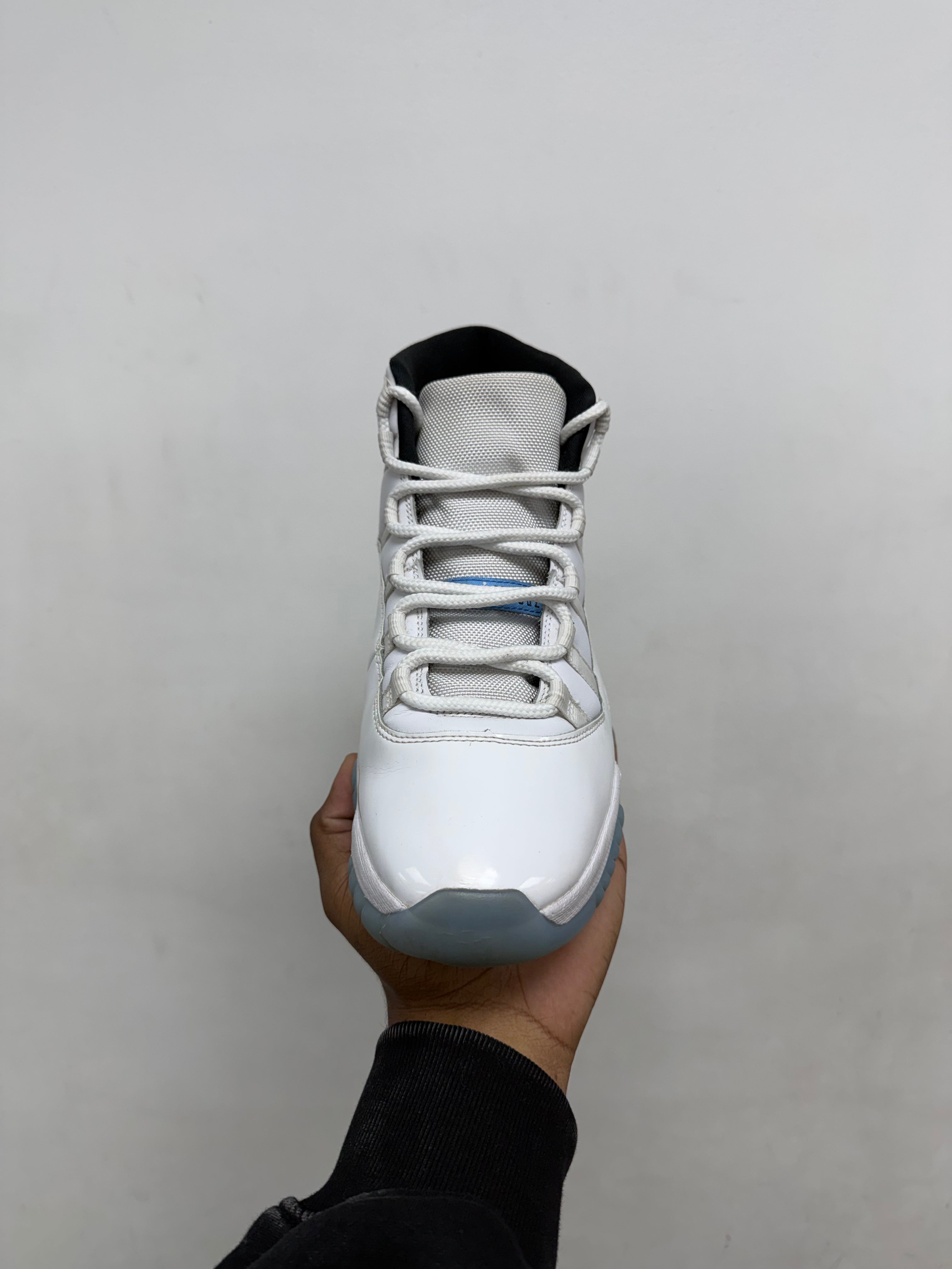 Jordan 11 Legend Blue Sneakers