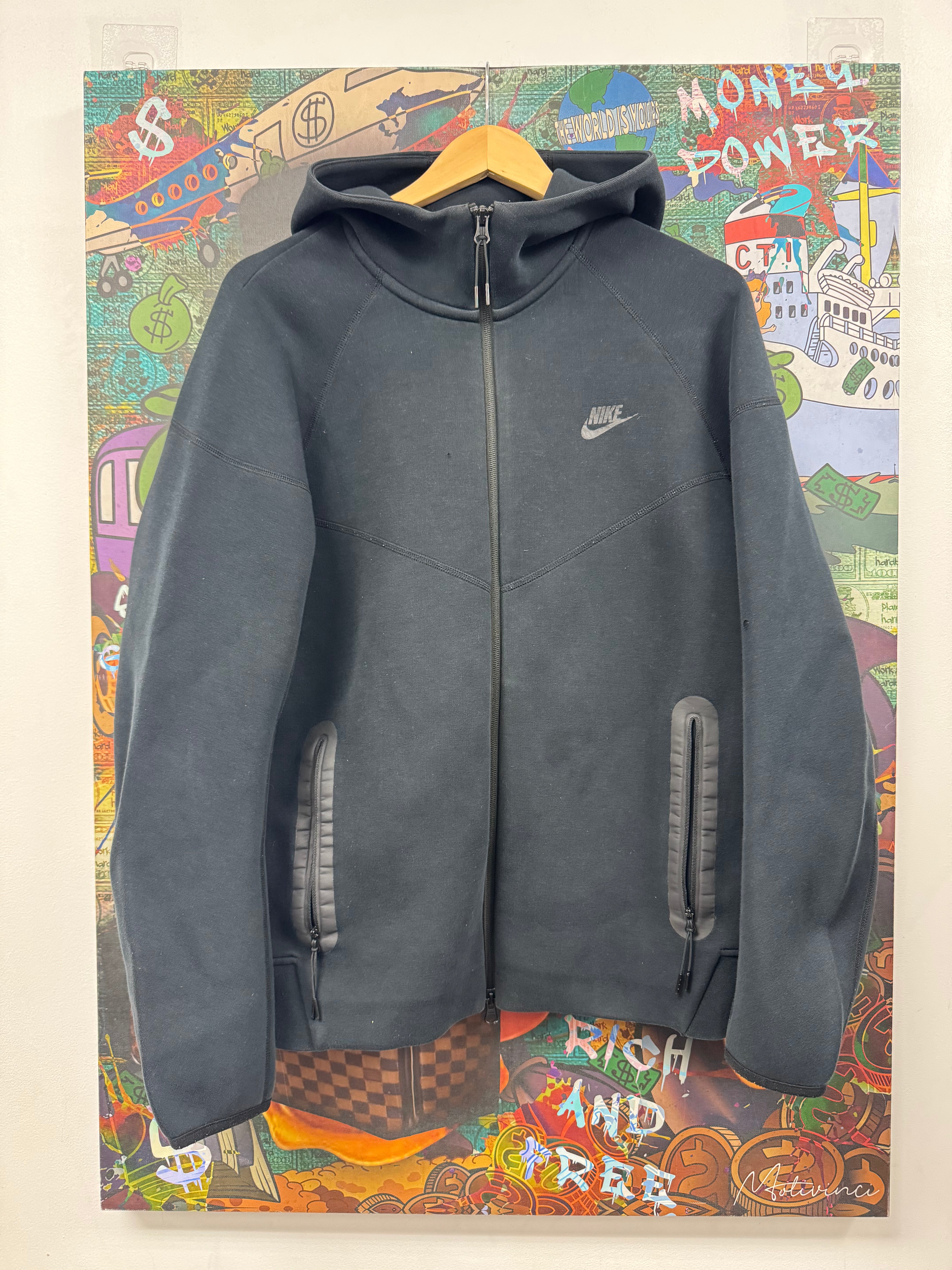 Nike Tech Zip Up Black Used Large