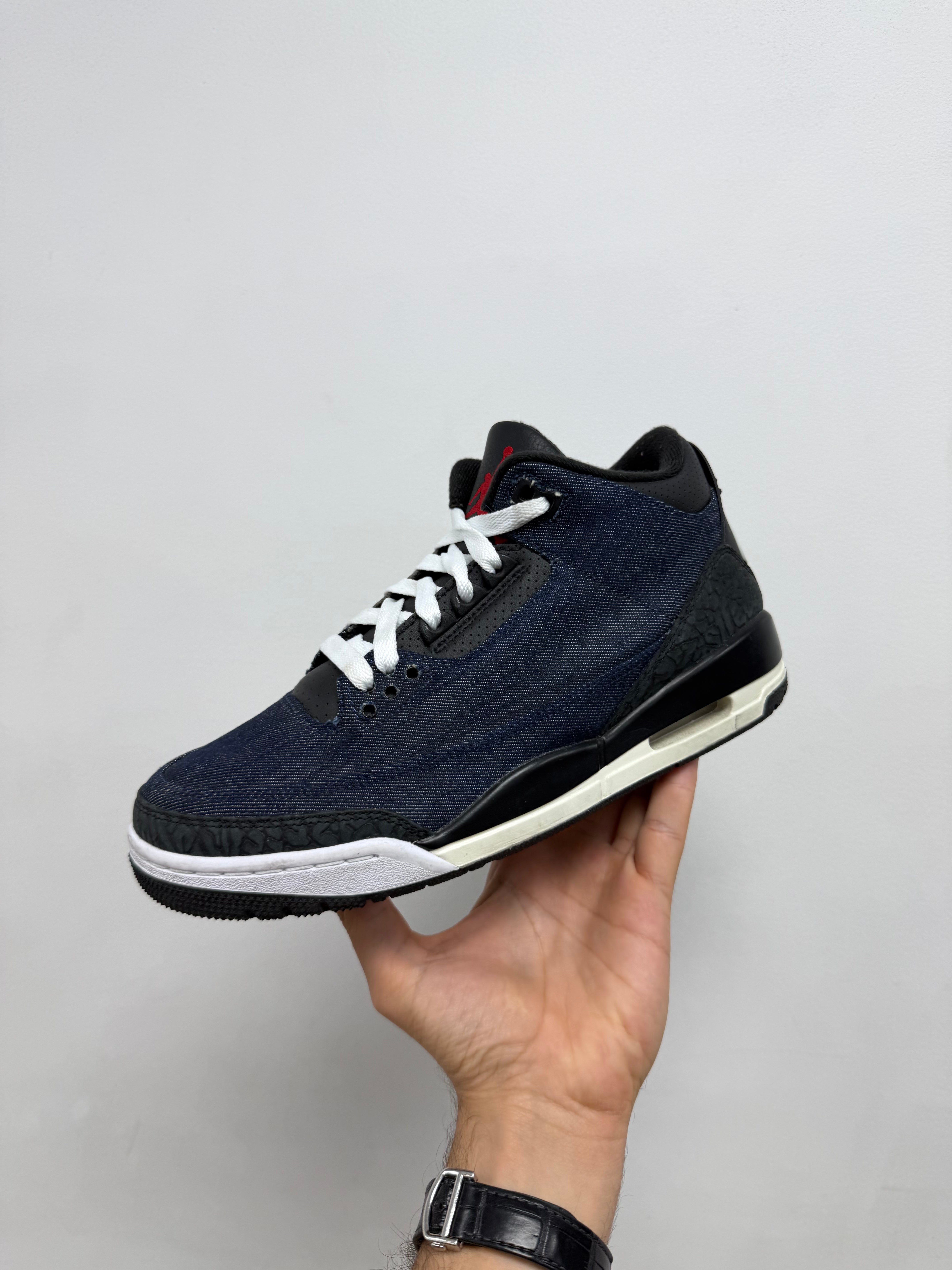 Jordan 3 Levi's Sneakers
