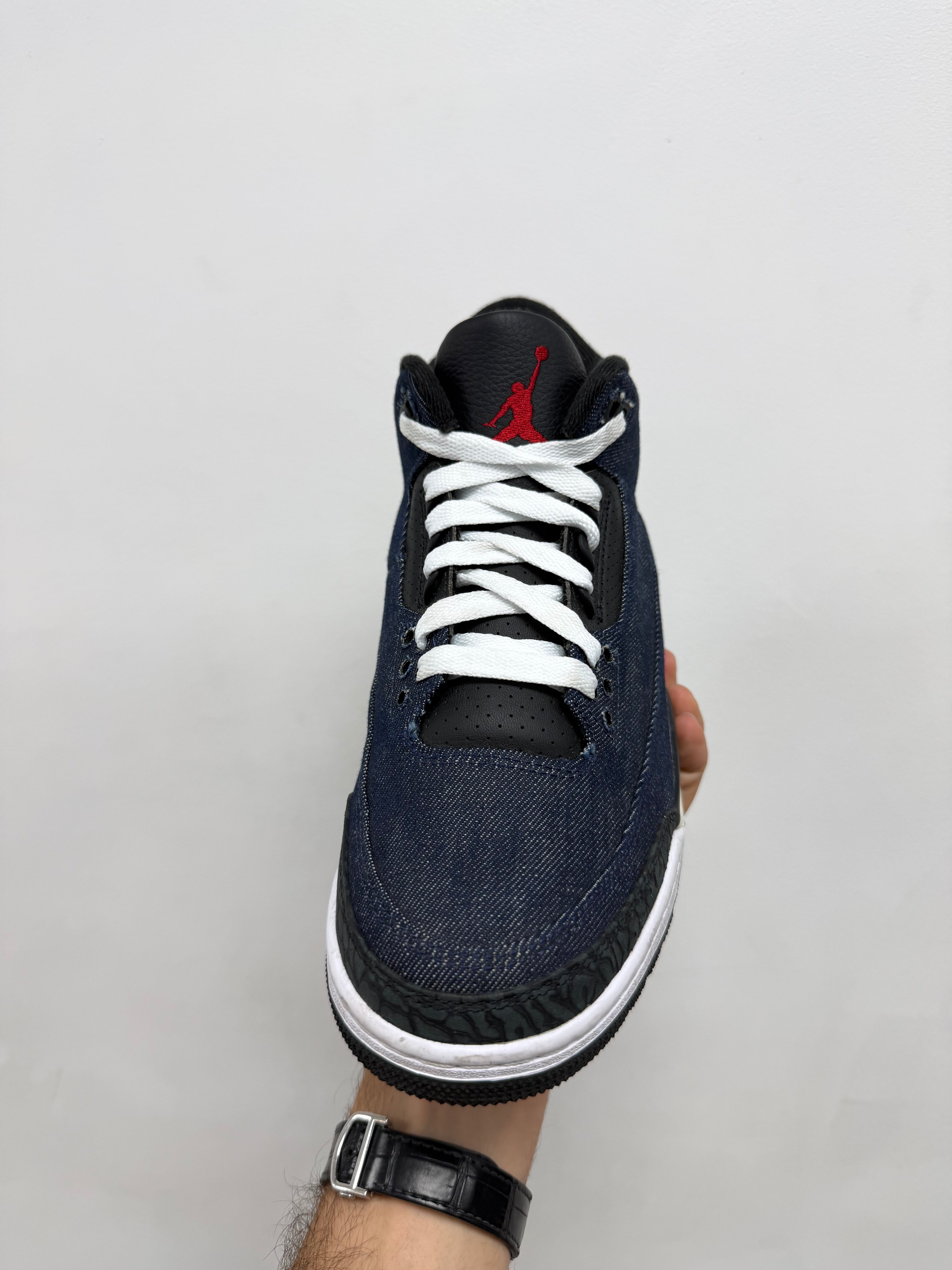 Jordan 3 Levi's Sneakers