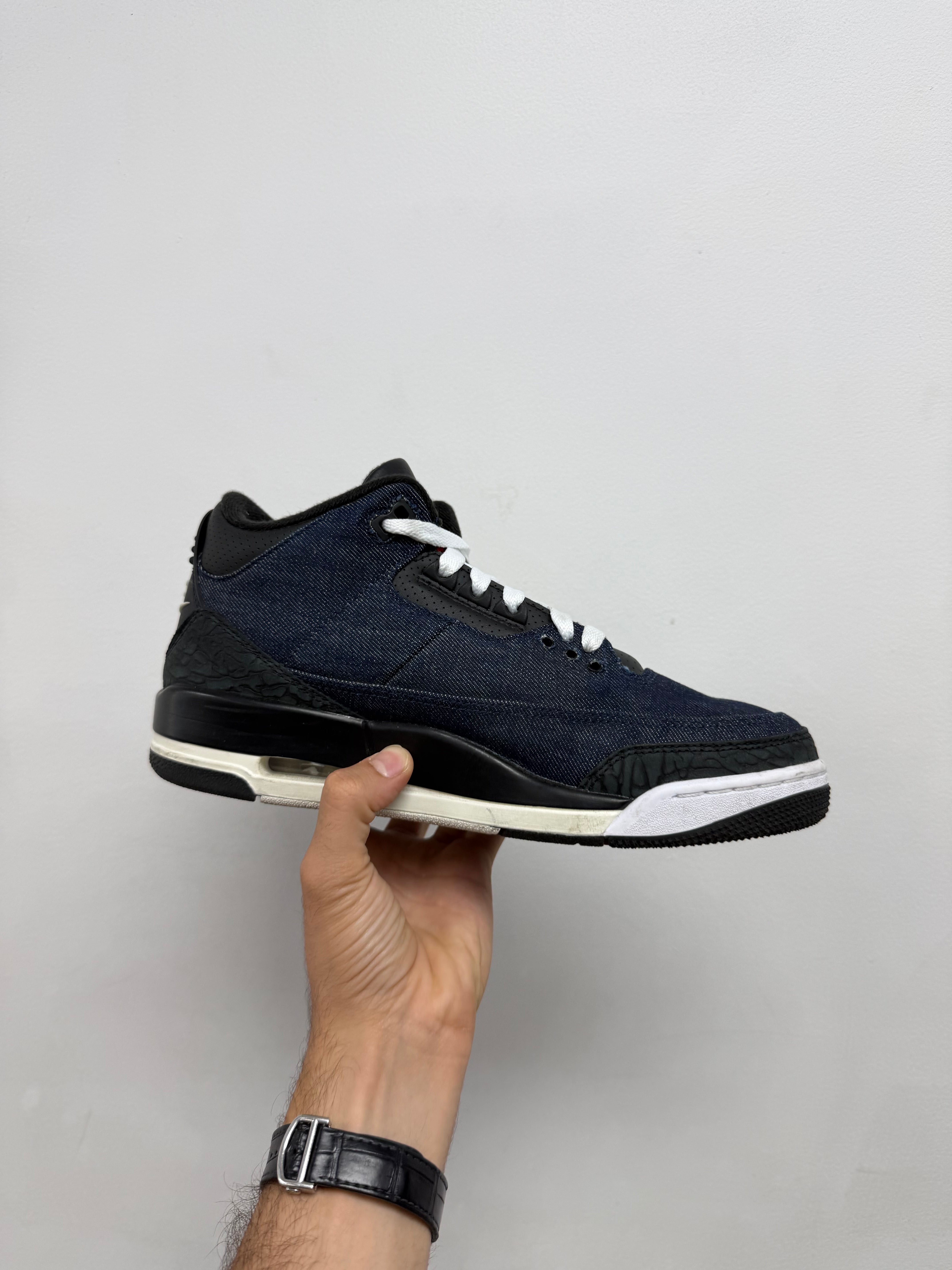 Jordan 3 Levi's Sneakers
