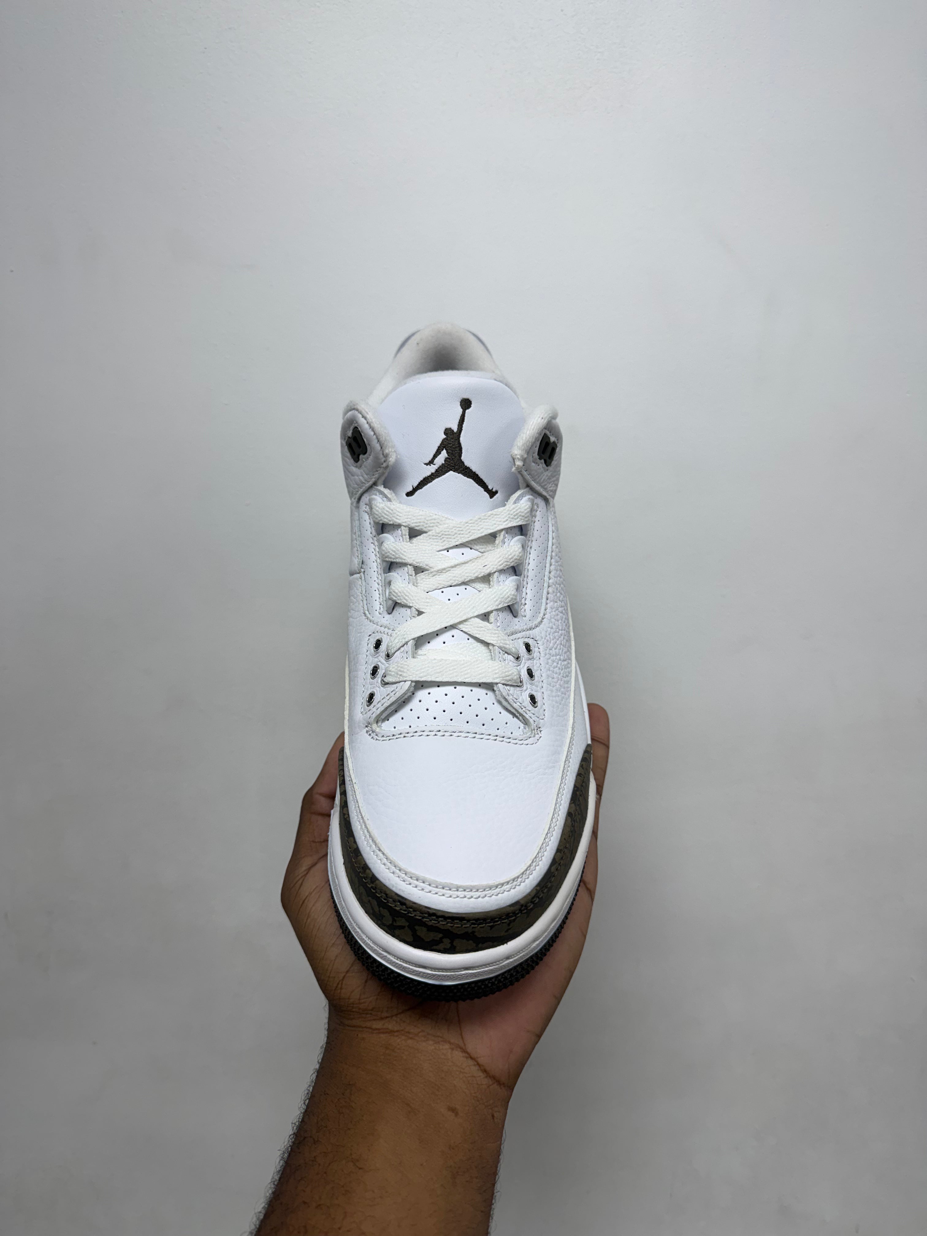 NIke Jordan 3 Mocha Sneakers