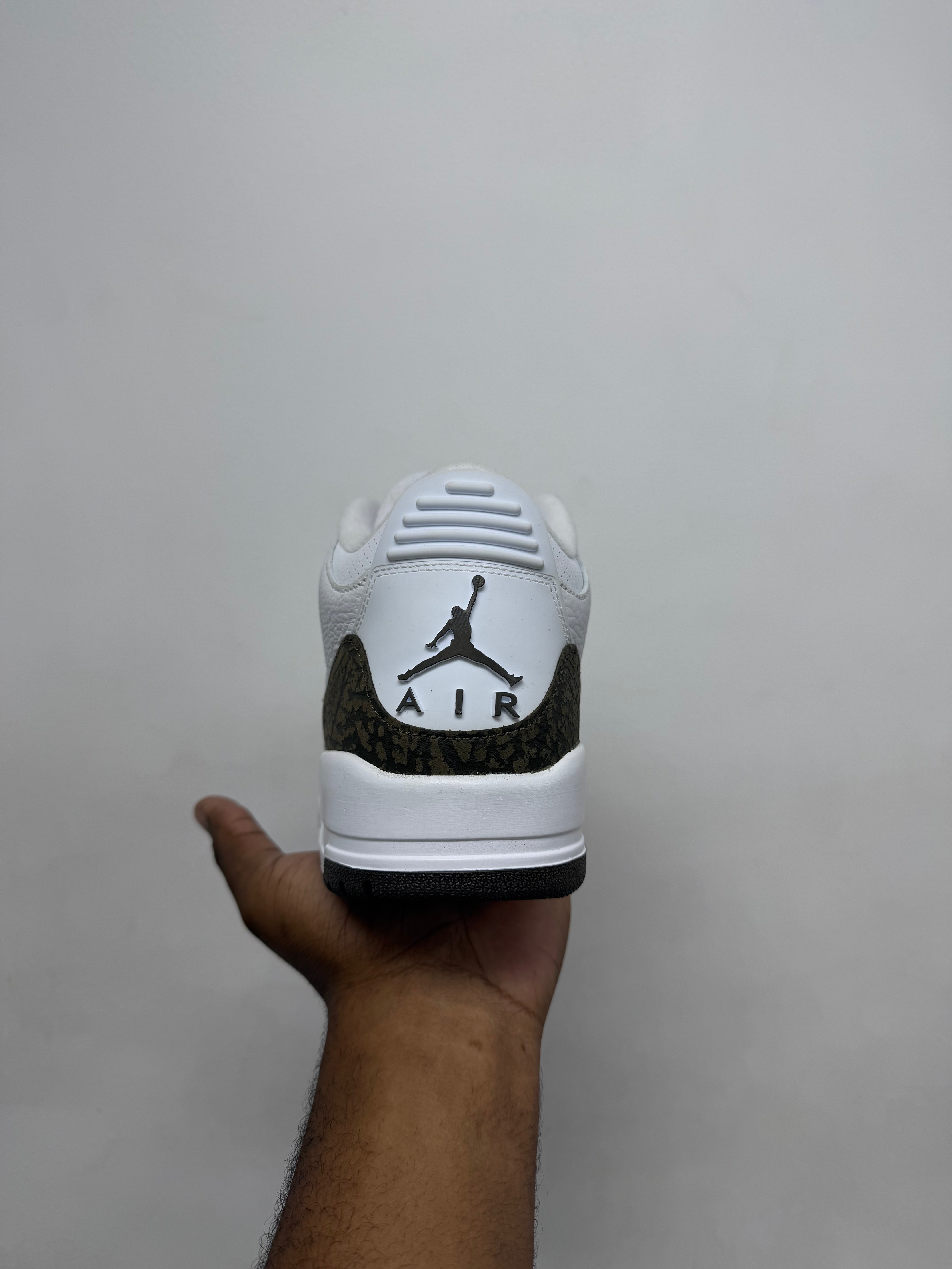 NIke Jordan 3 Mocha Sneakers
