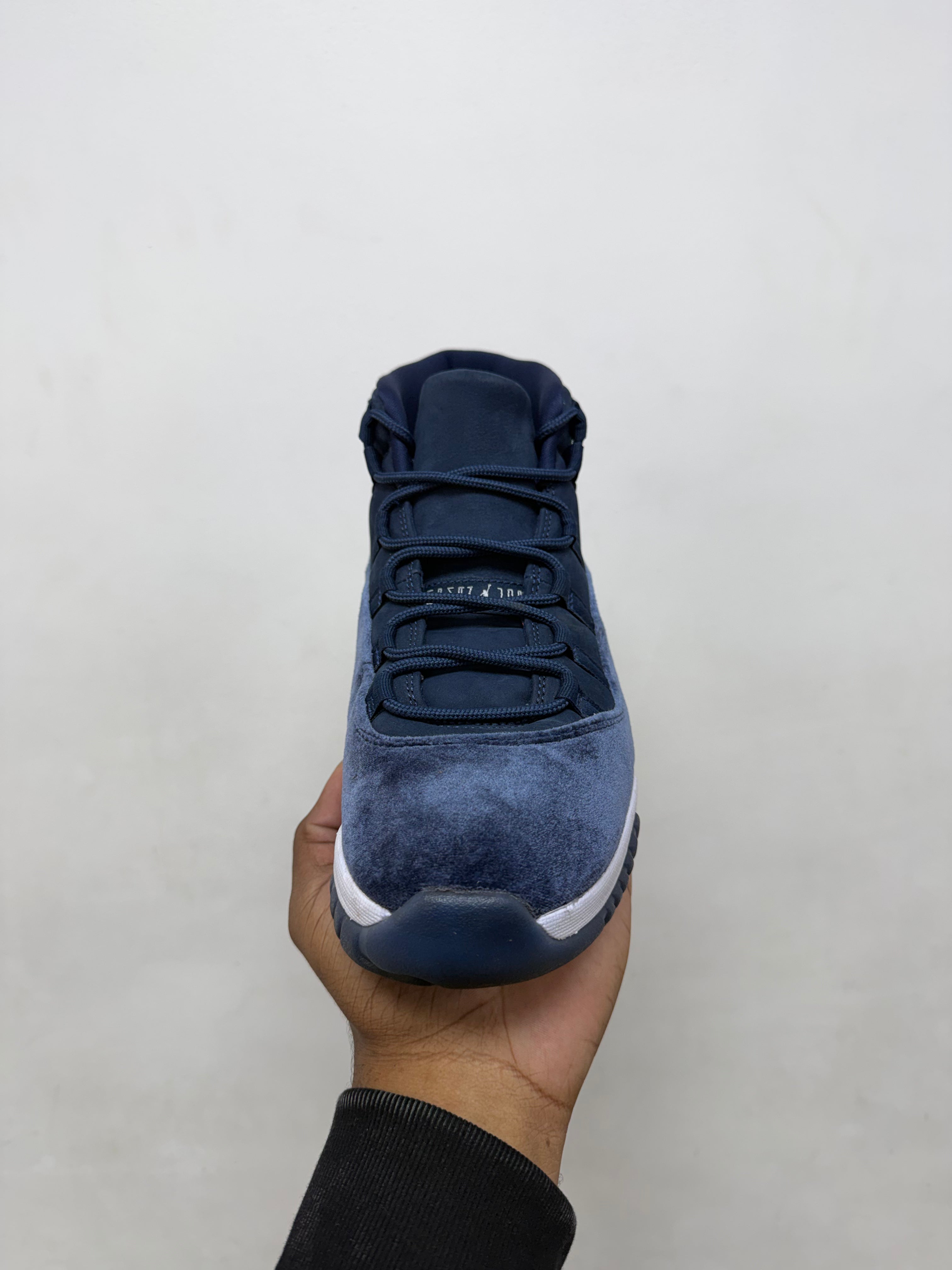 Jordan 11 Midnight Navy Sneakers