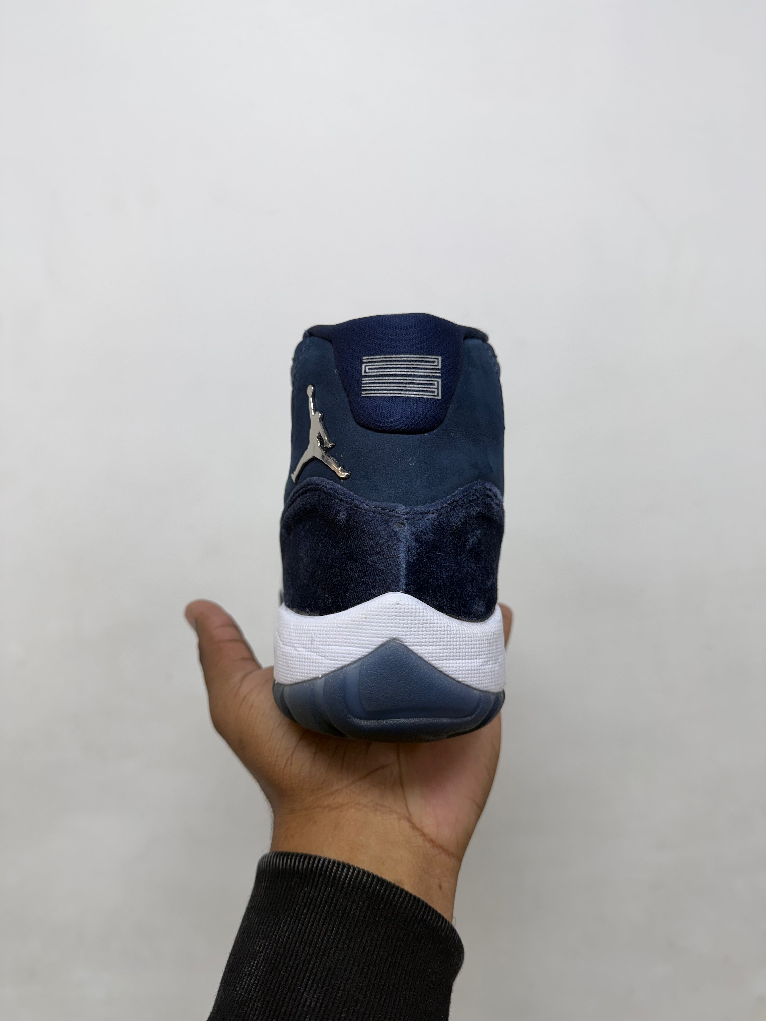 Jordan 11 Midnight Navy Sneakers