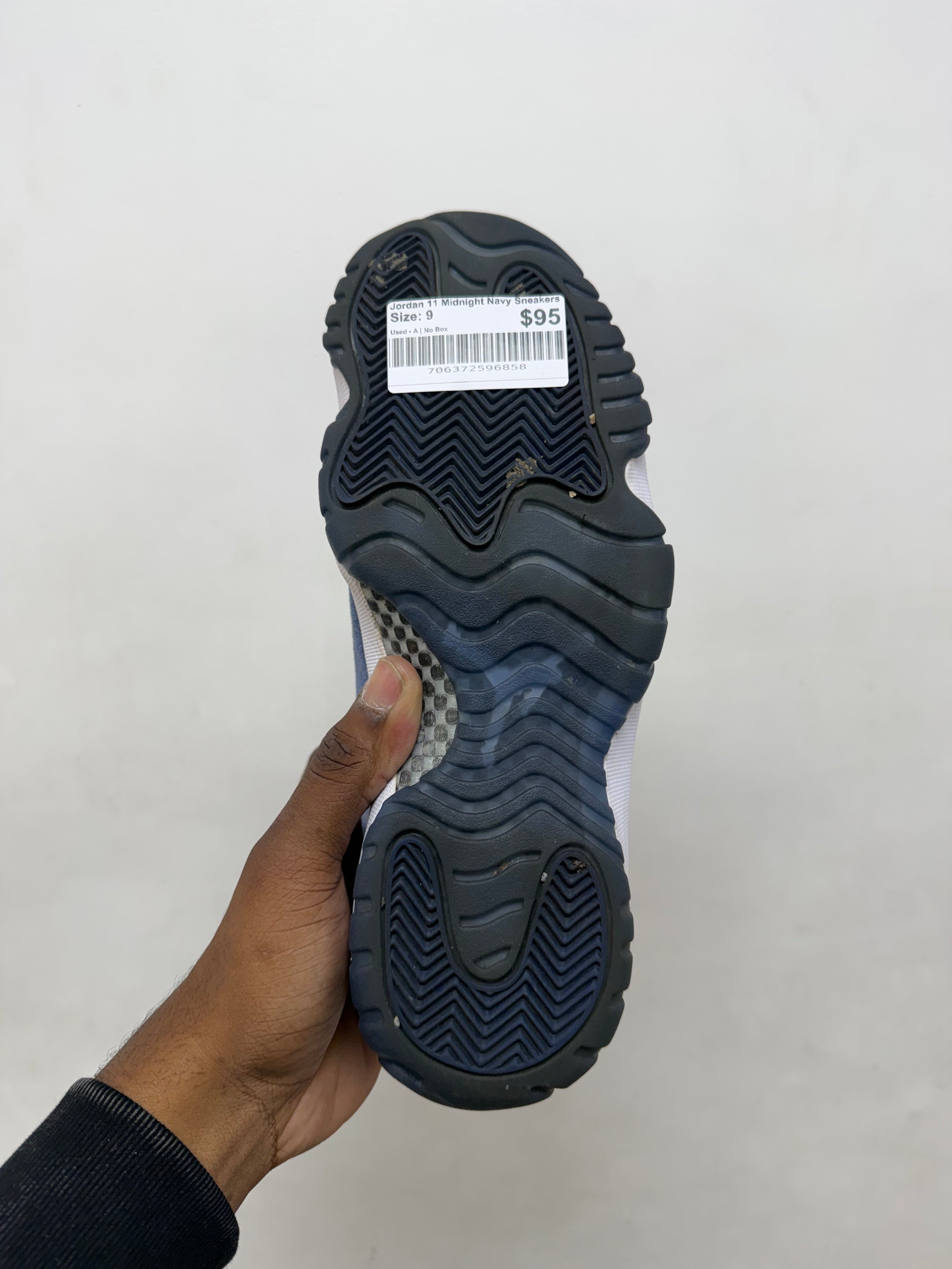 Jordan 11 Midnight Navy Sneakers