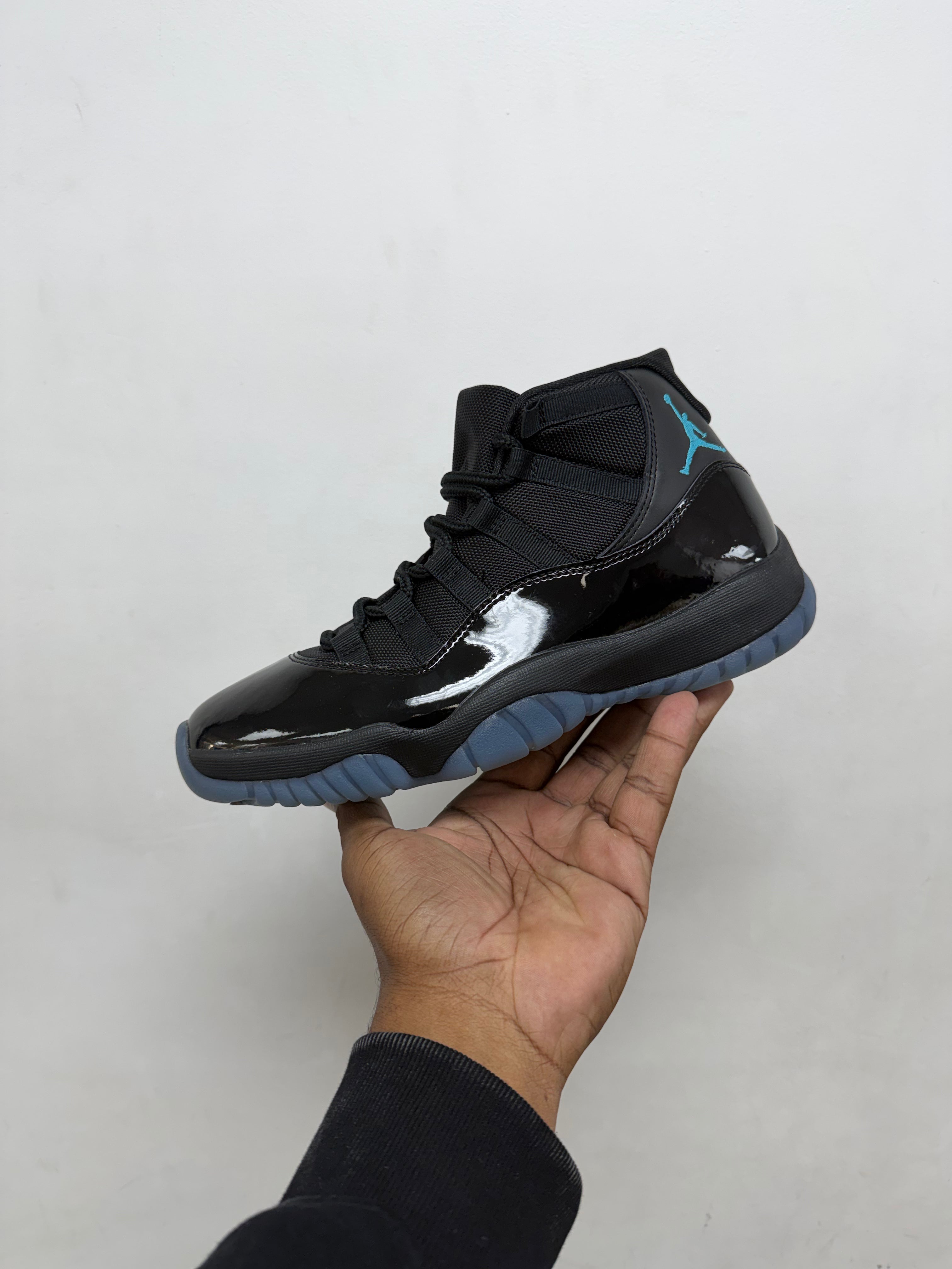 Jordan 11 Gamma Sneakers