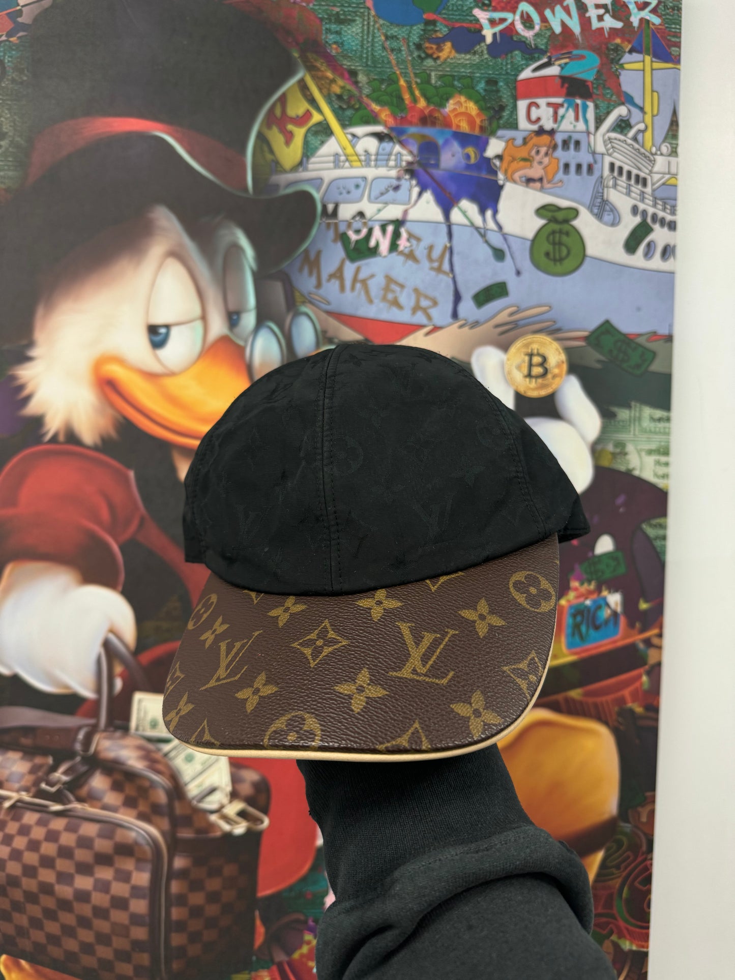 LV Hat Black Brown Used OS