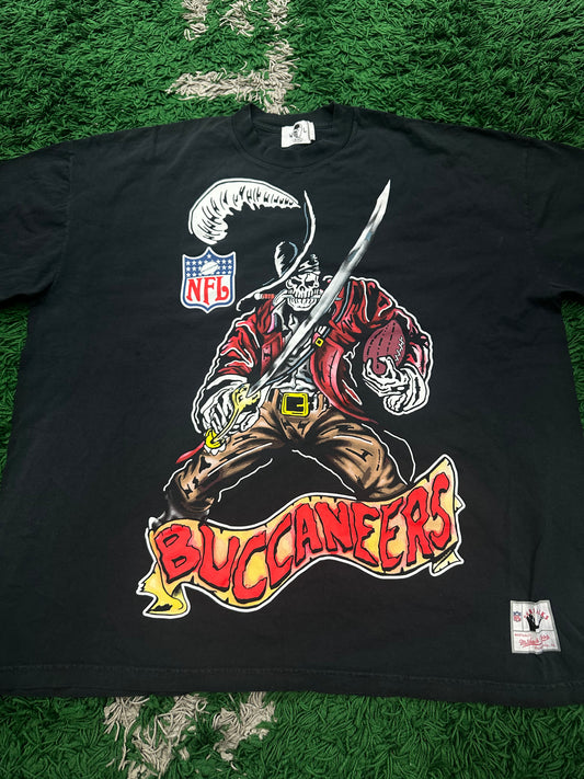 Warren Lotas Buccaneers Tee  Used XXL N/A