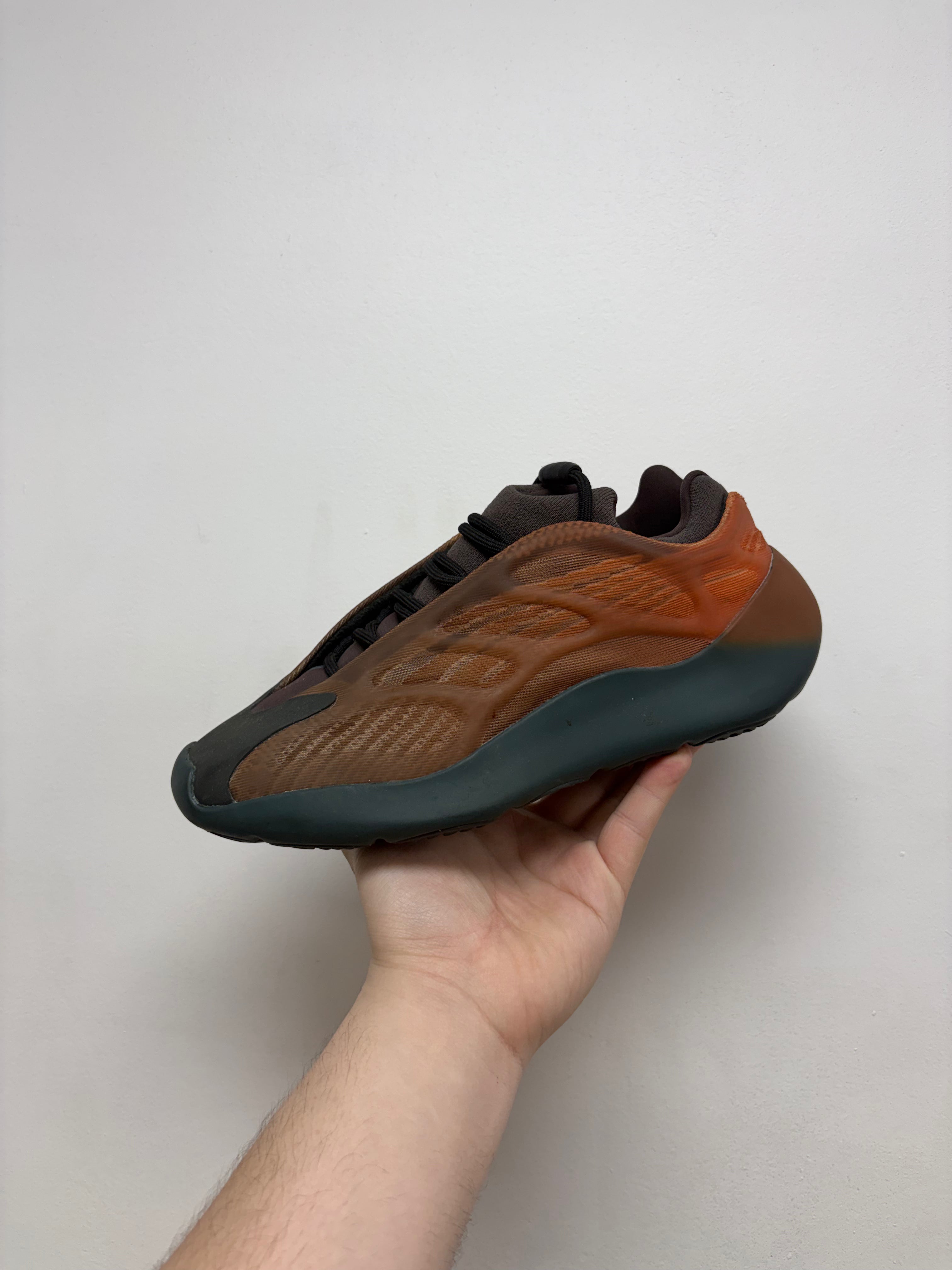 YZY 700 V3 Fade Copper Sneakers