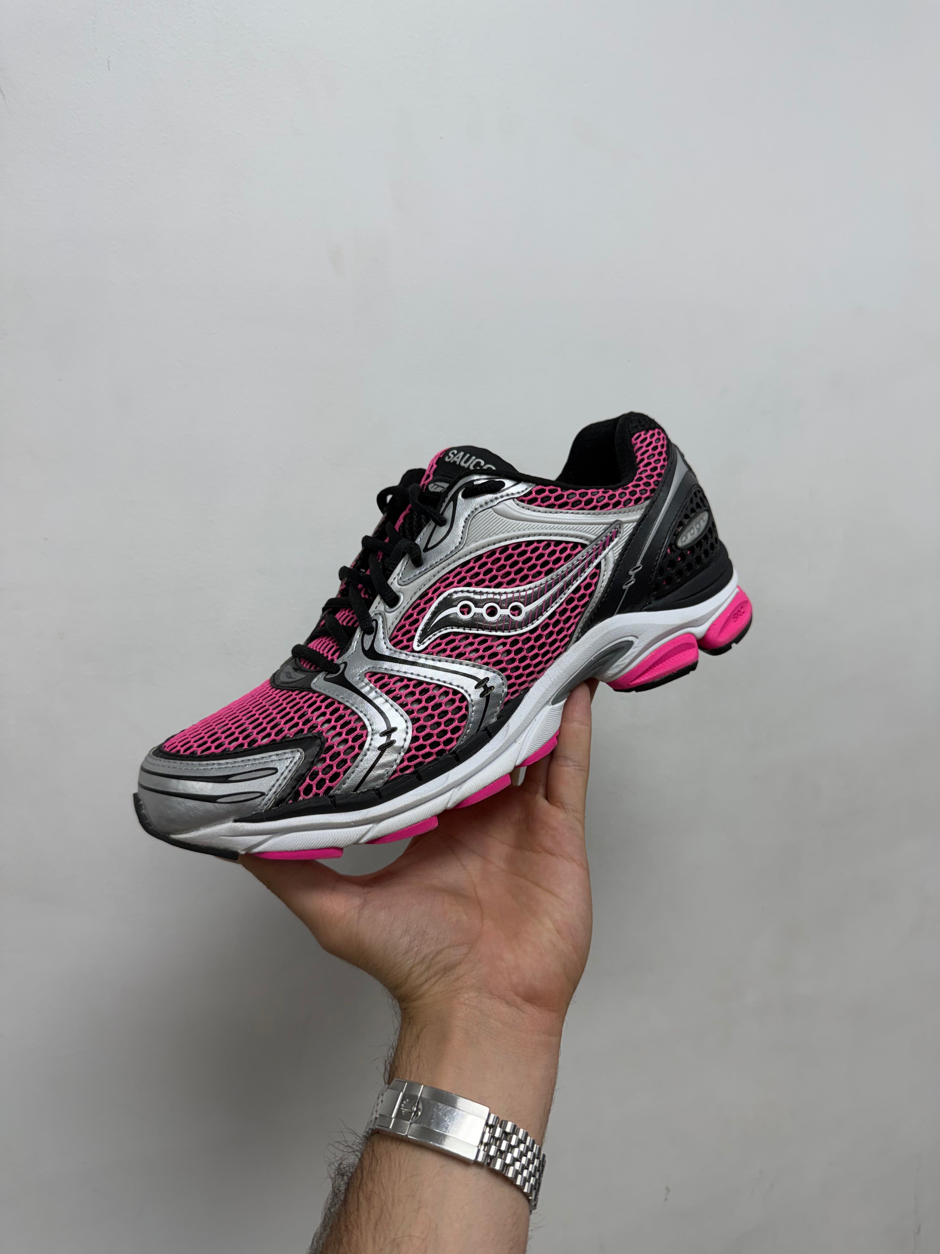Saucony Black Pink Triumph 4 Sneakers