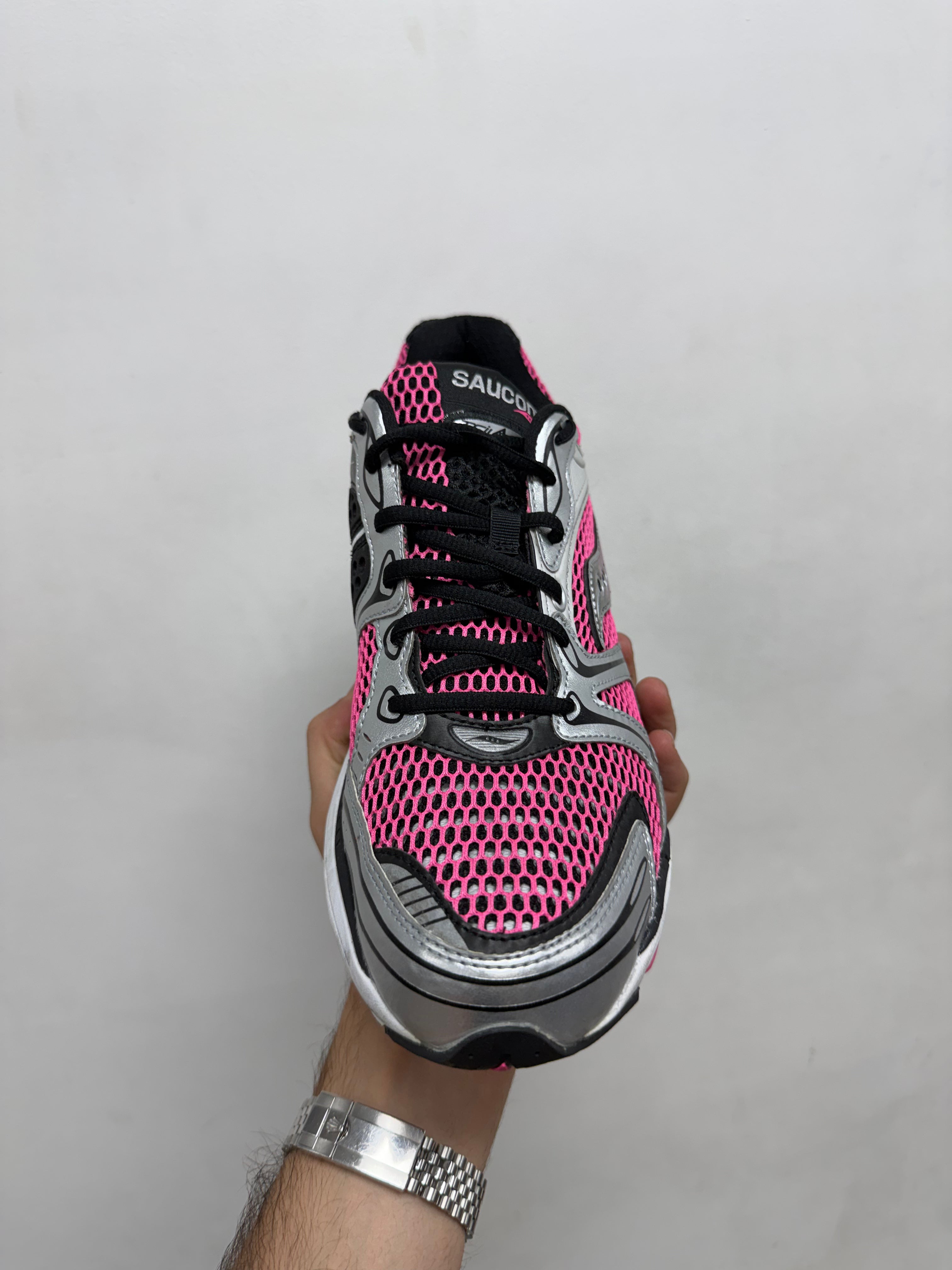 Saucony Black Pink Triumph 4 Sneakers