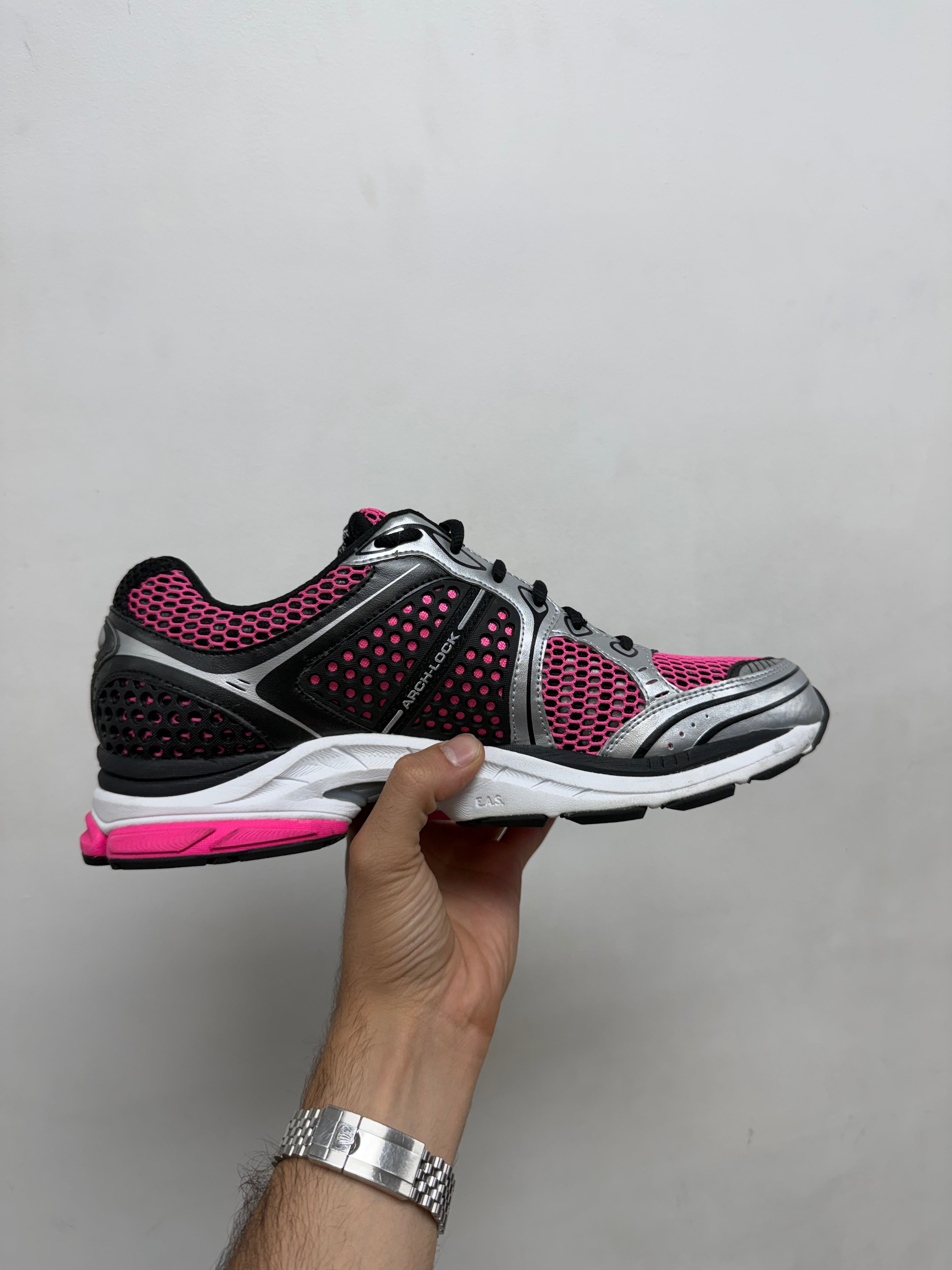 Saucony Black Pink Triumph 4 Sneakers