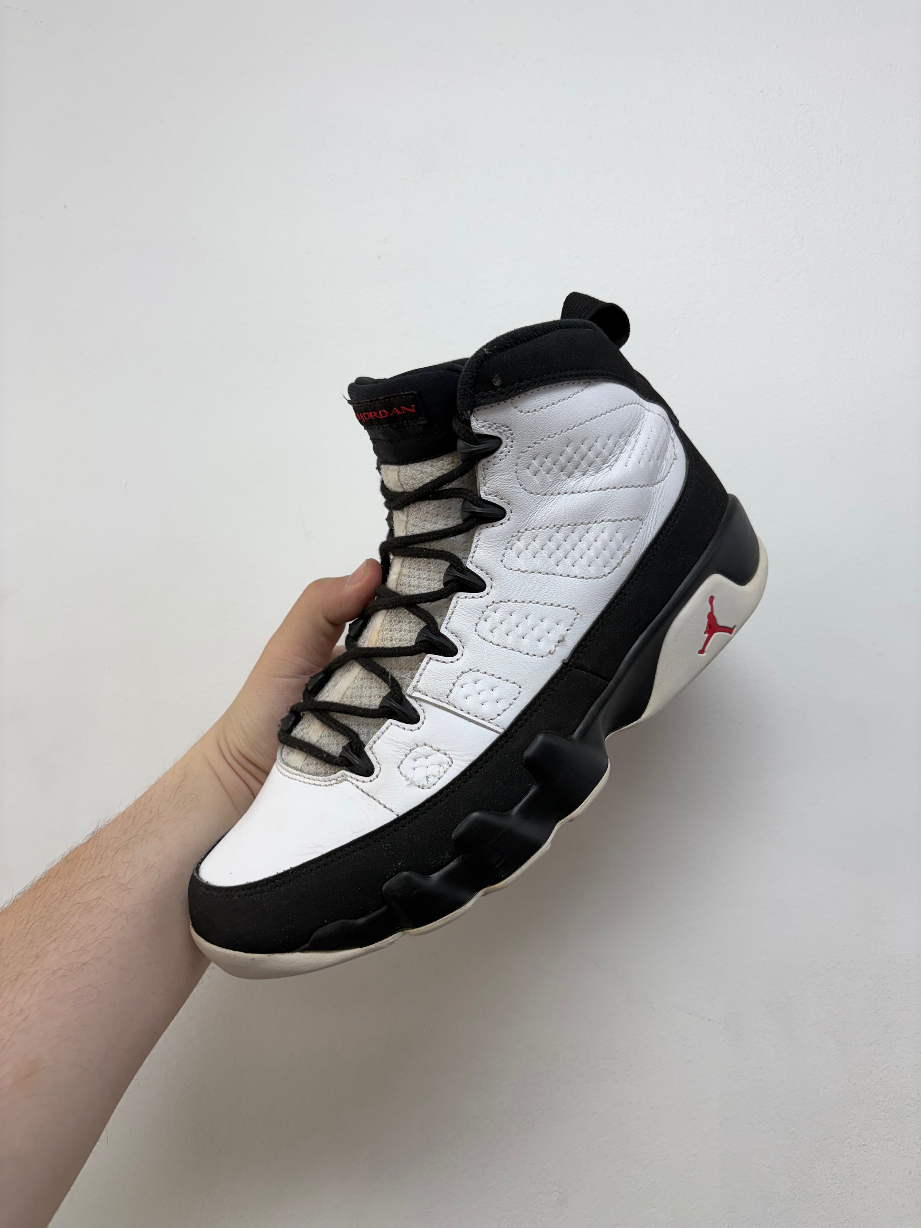 Jordan 9 Retro Sneakers
