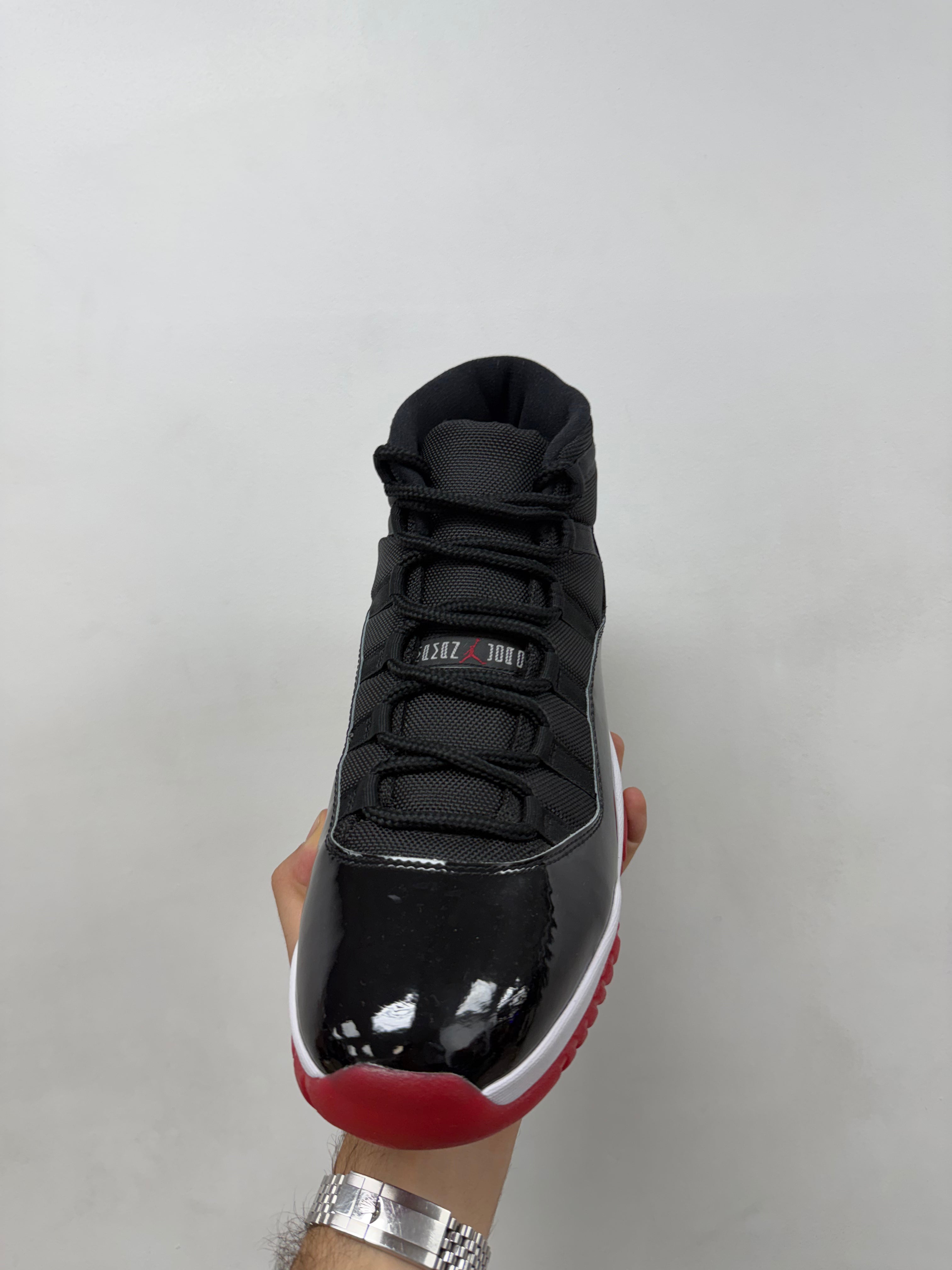 Jordan 11 Bred Sneakers