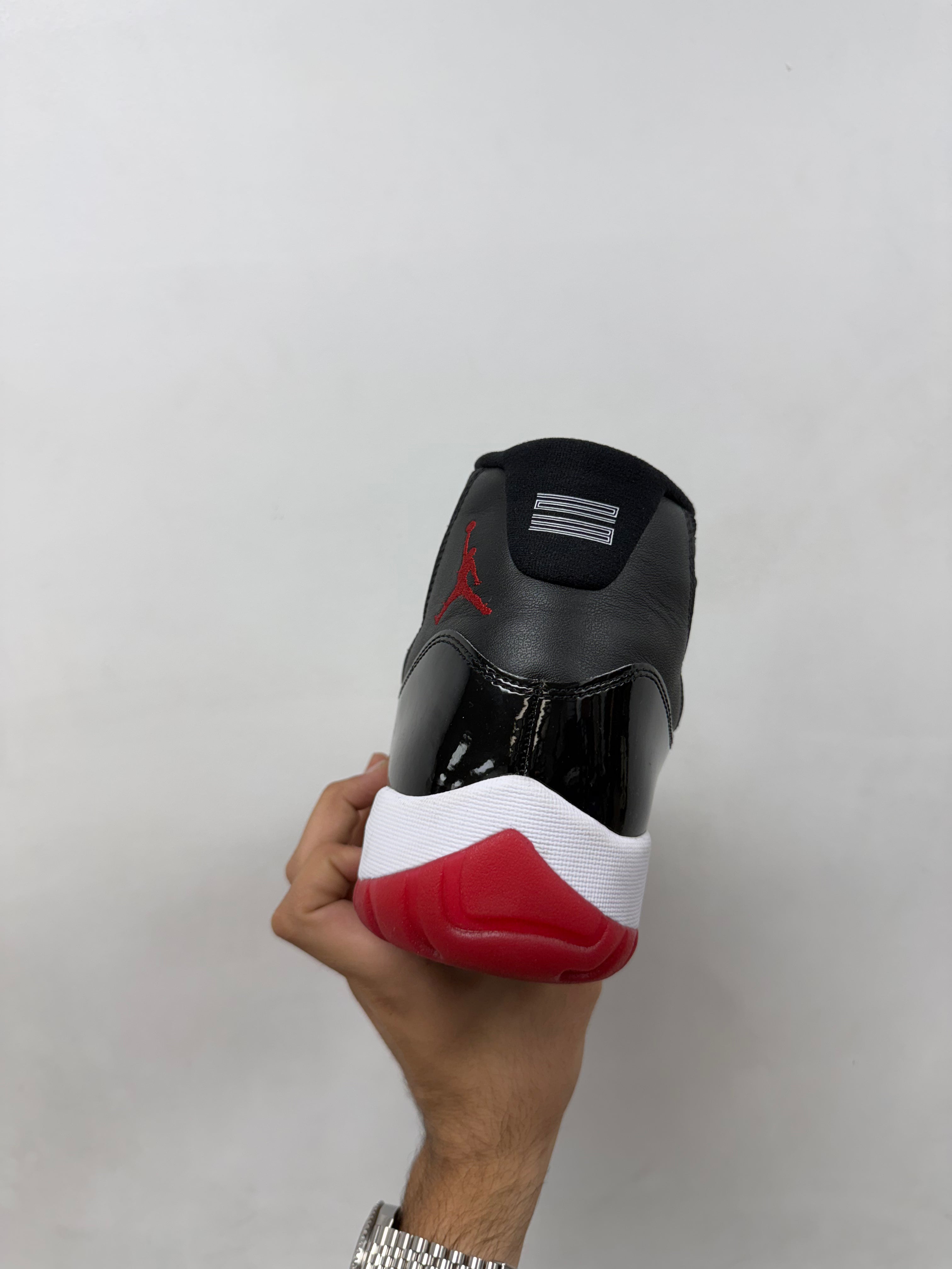 Jordan 11 Bred Sneakers