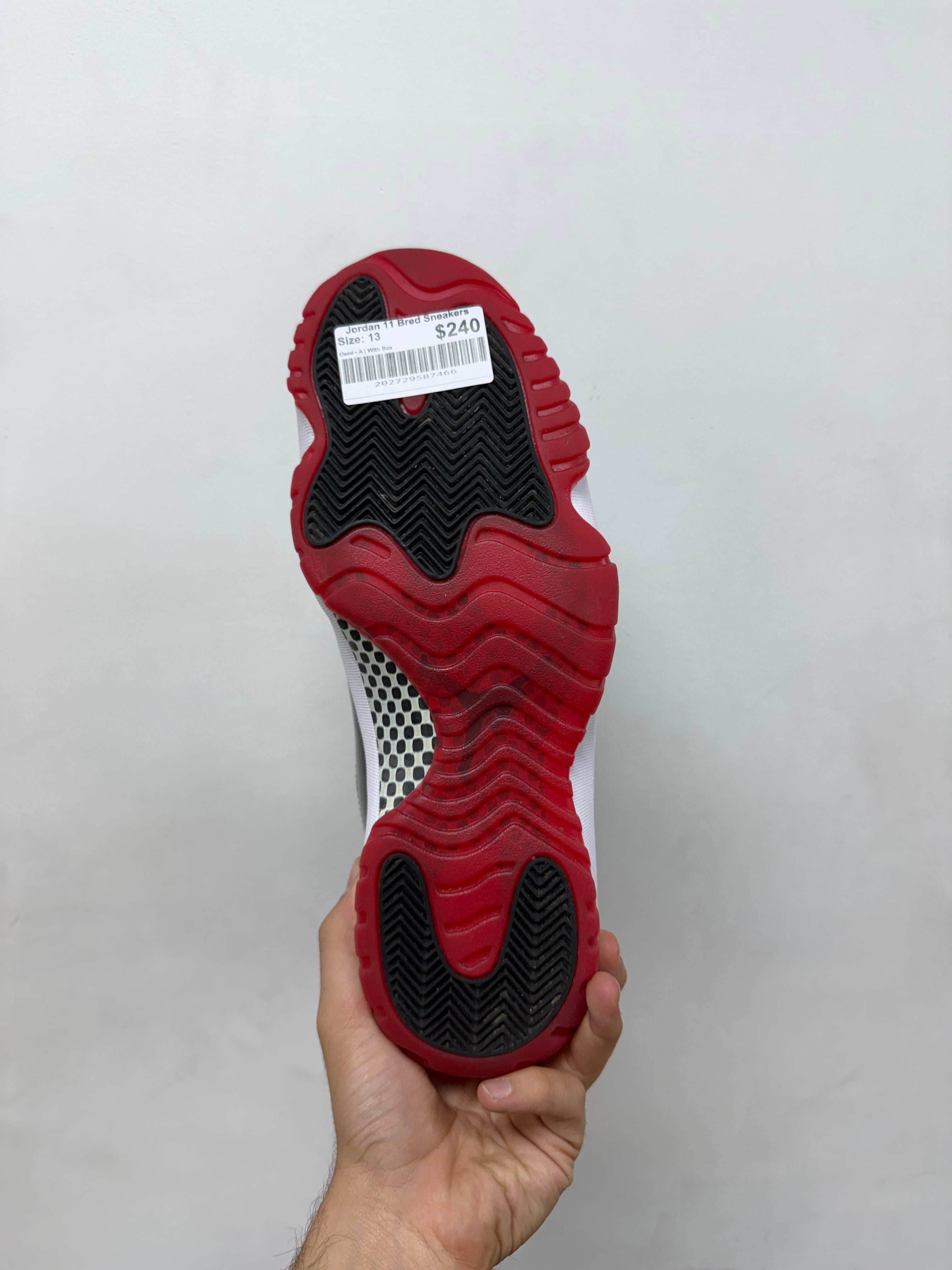 Jordan 11 Bred Sneakers