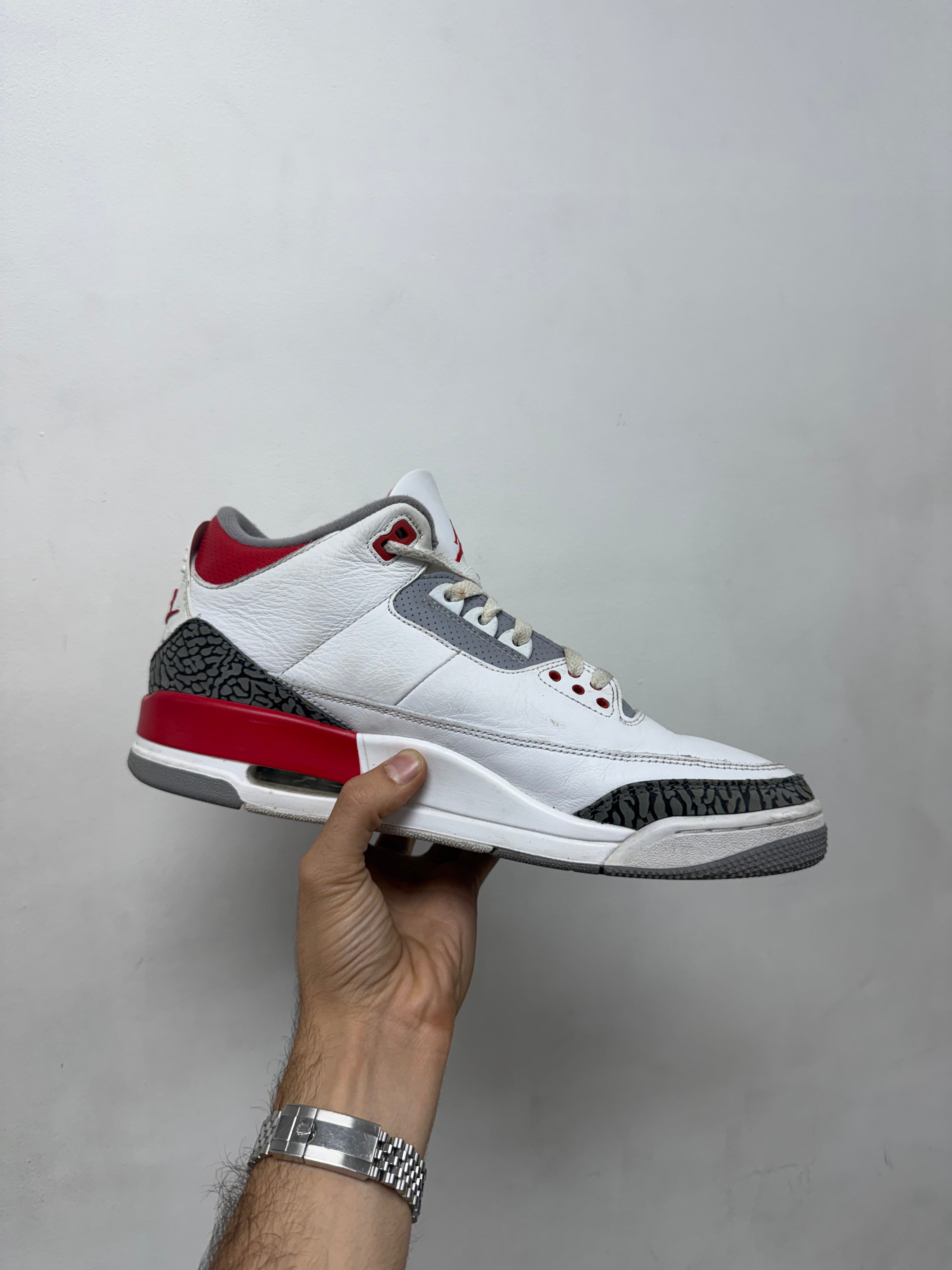 Jordan 3 Fire Red Sneakers