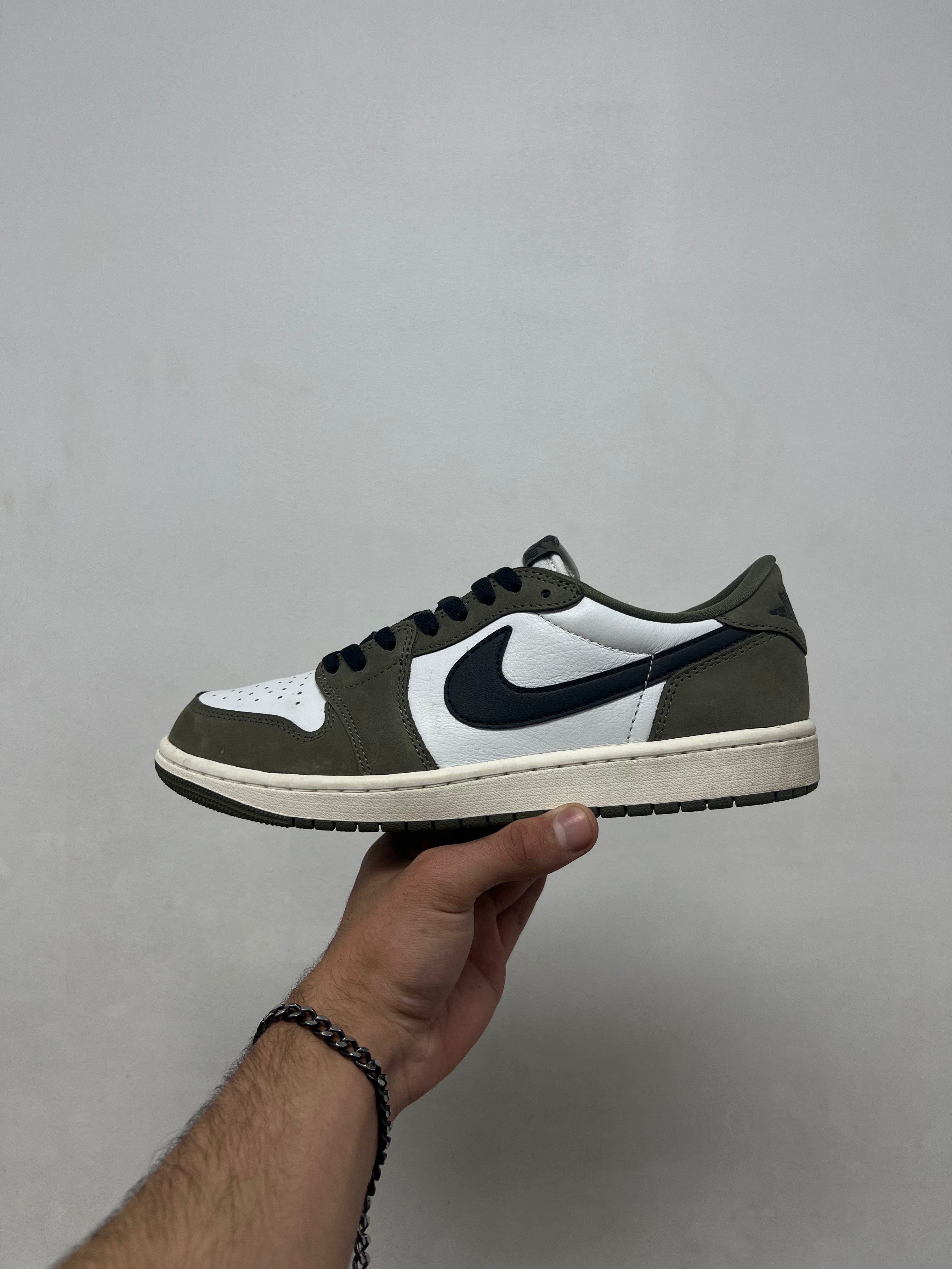 Jordan 1 Low Medium Olive Sneakers
