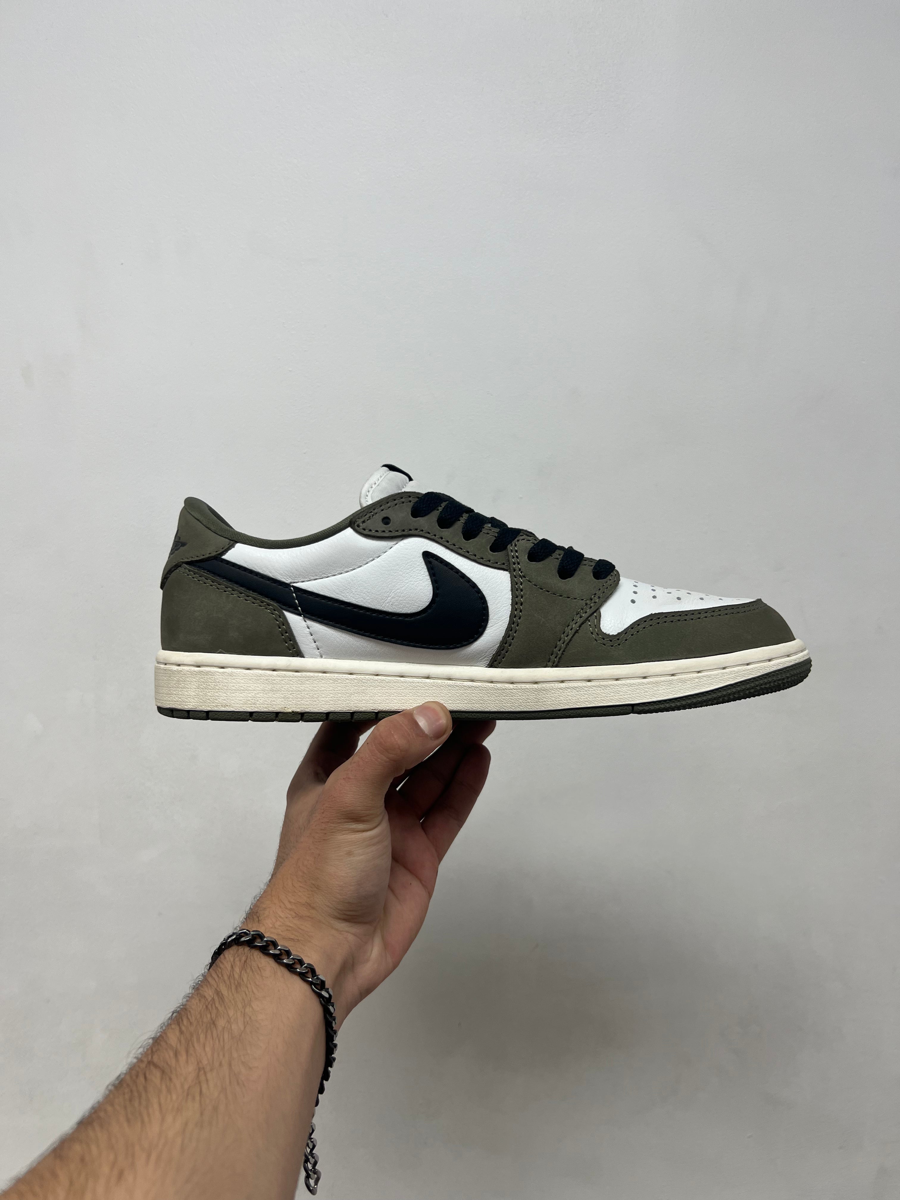 Jordan 1 Low Medium Olive Sneakers