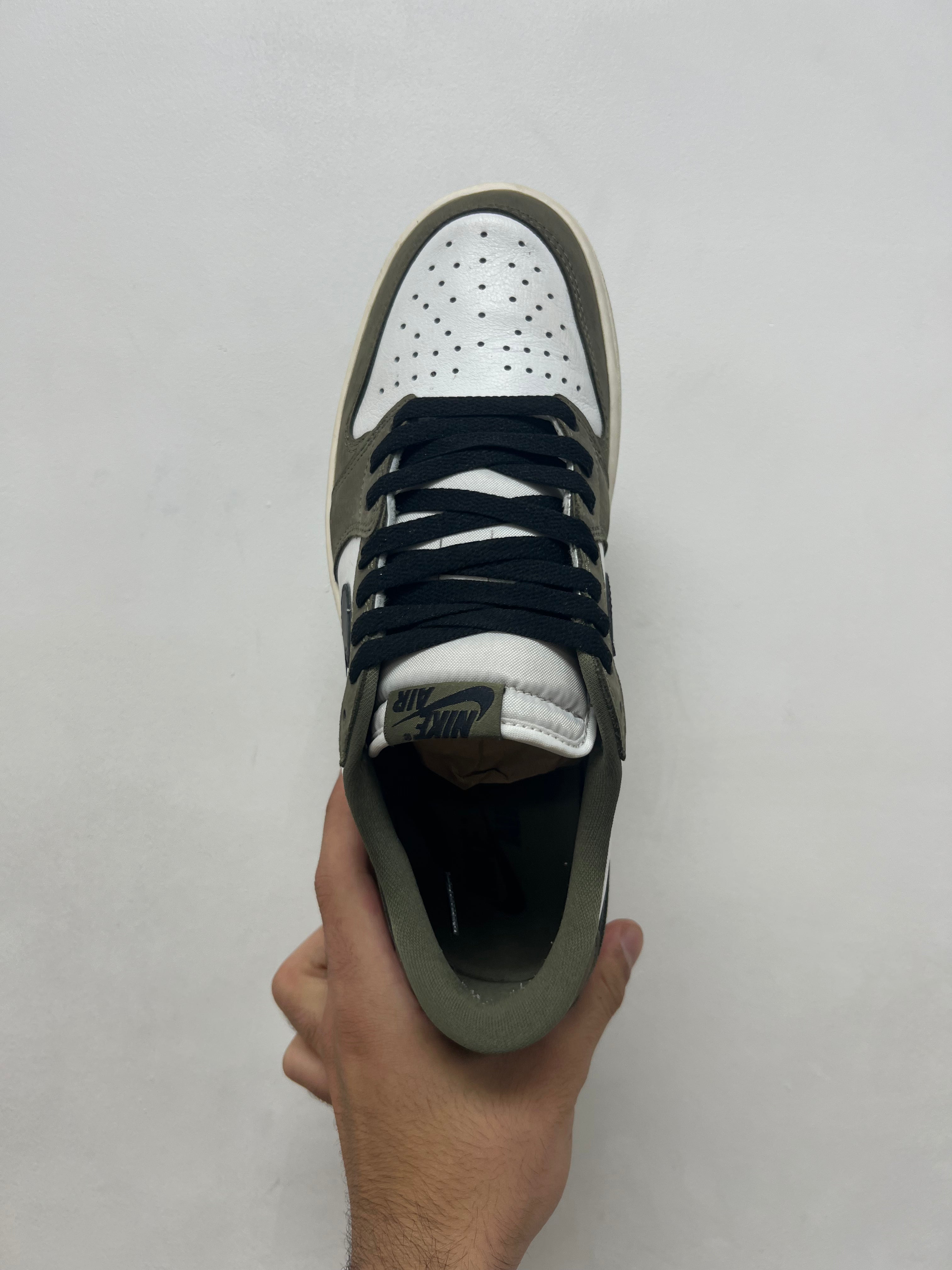 Jordan 1 Low Medium Olive Sneakers