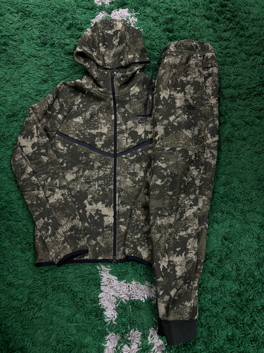 Nike Tech Sweatsuit Duck Camo Green New Medium With Tags